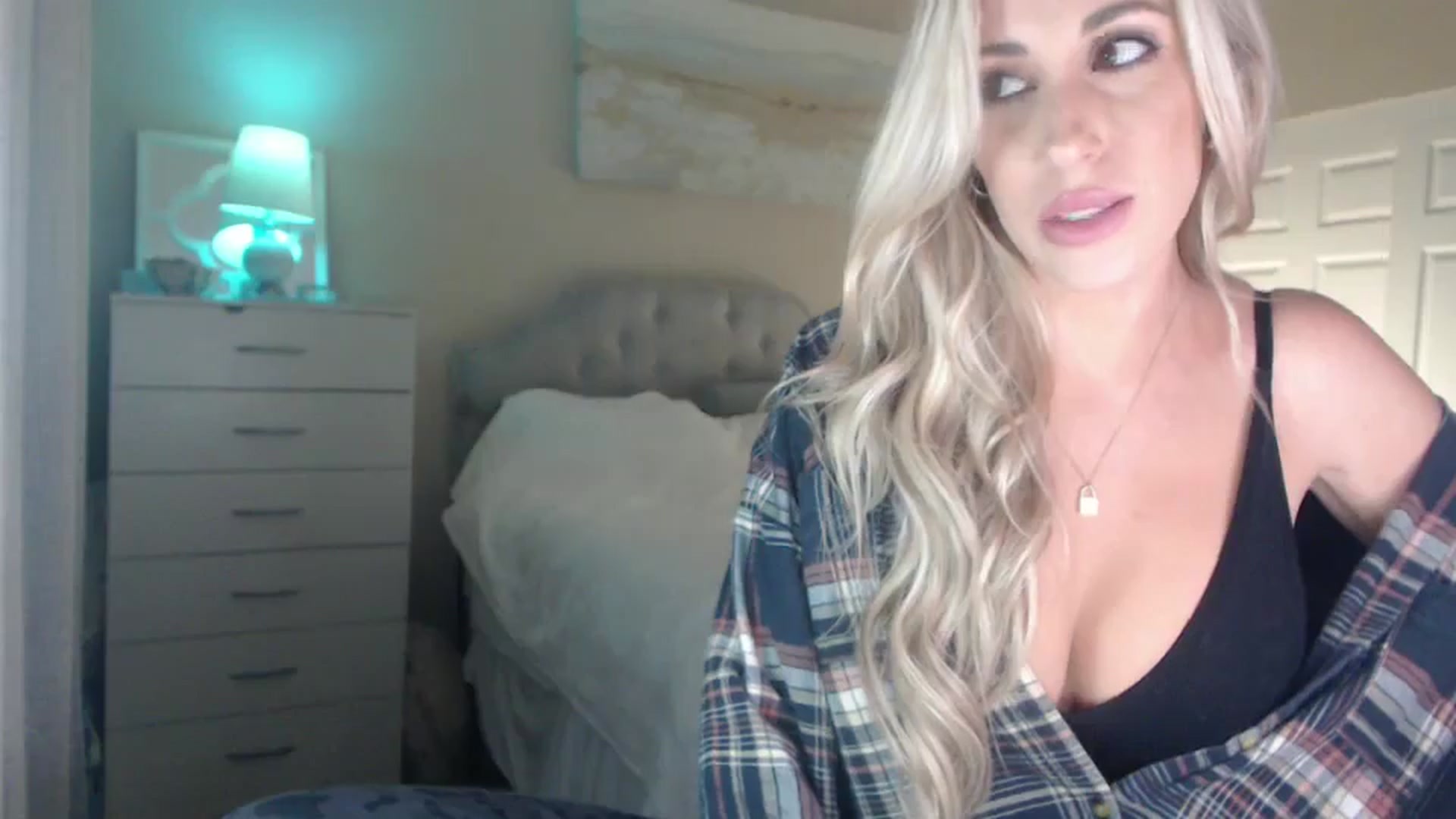 Gallery image thumbnail from Queen_bambii's myfreecams stream on, 07/09/2024, 05:02 image 17 of 20