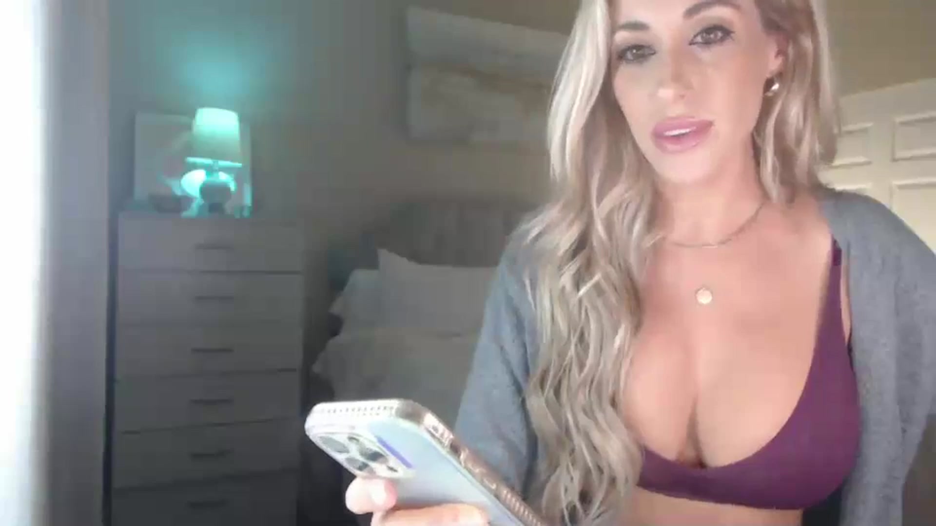 Gallery image thumbnail from Queen_bambii's myfreecams stream on, 07/12/2024, 04:59 image 2 of 20