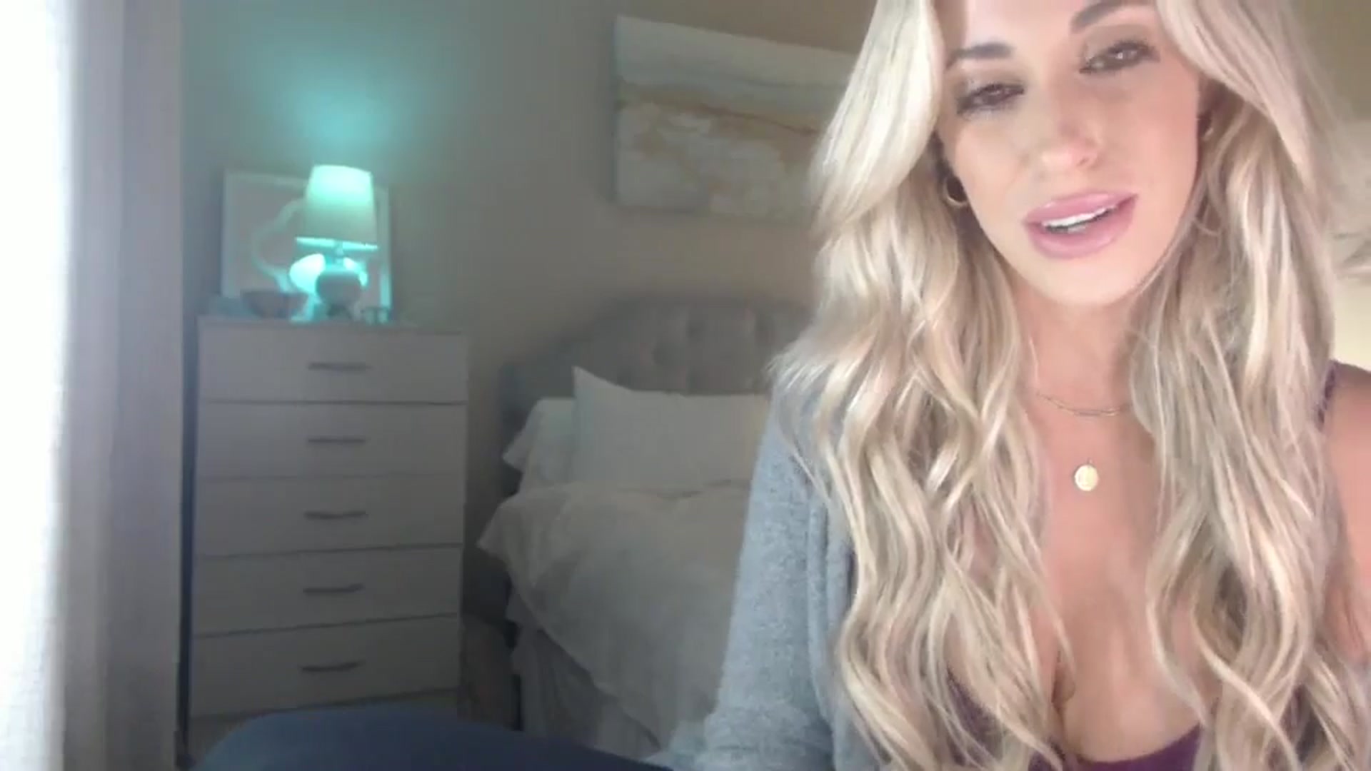 Gallery image thumbnail from Queen_bambii's myfreecams stream on, 07/12/2024, 04:59 image 19 of 20