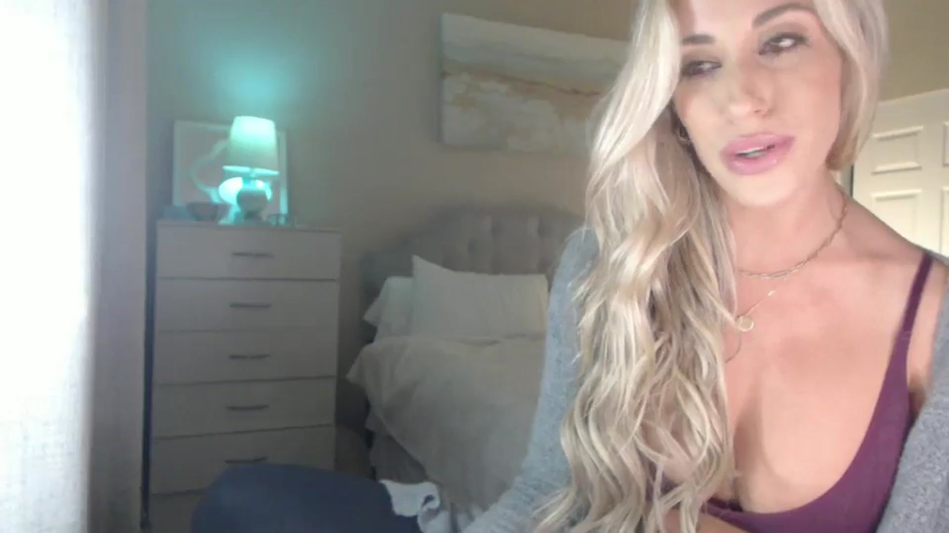 Gallery image thumbnail from Queen_bambii's myfreecams stream on, 07/12/2024, 06:02 image 5 of 20