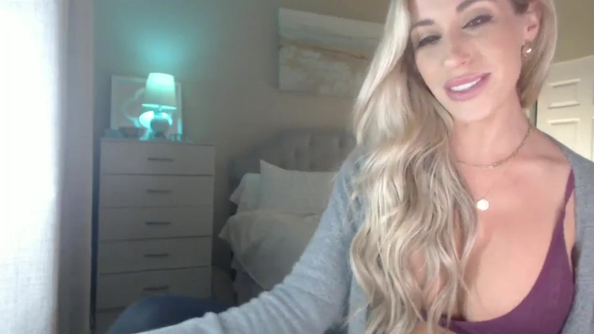 Gallery image thumbnail from Queen_bambii's myfreecams stream on, 07/12/2024, 06:02 image 8 of 20
