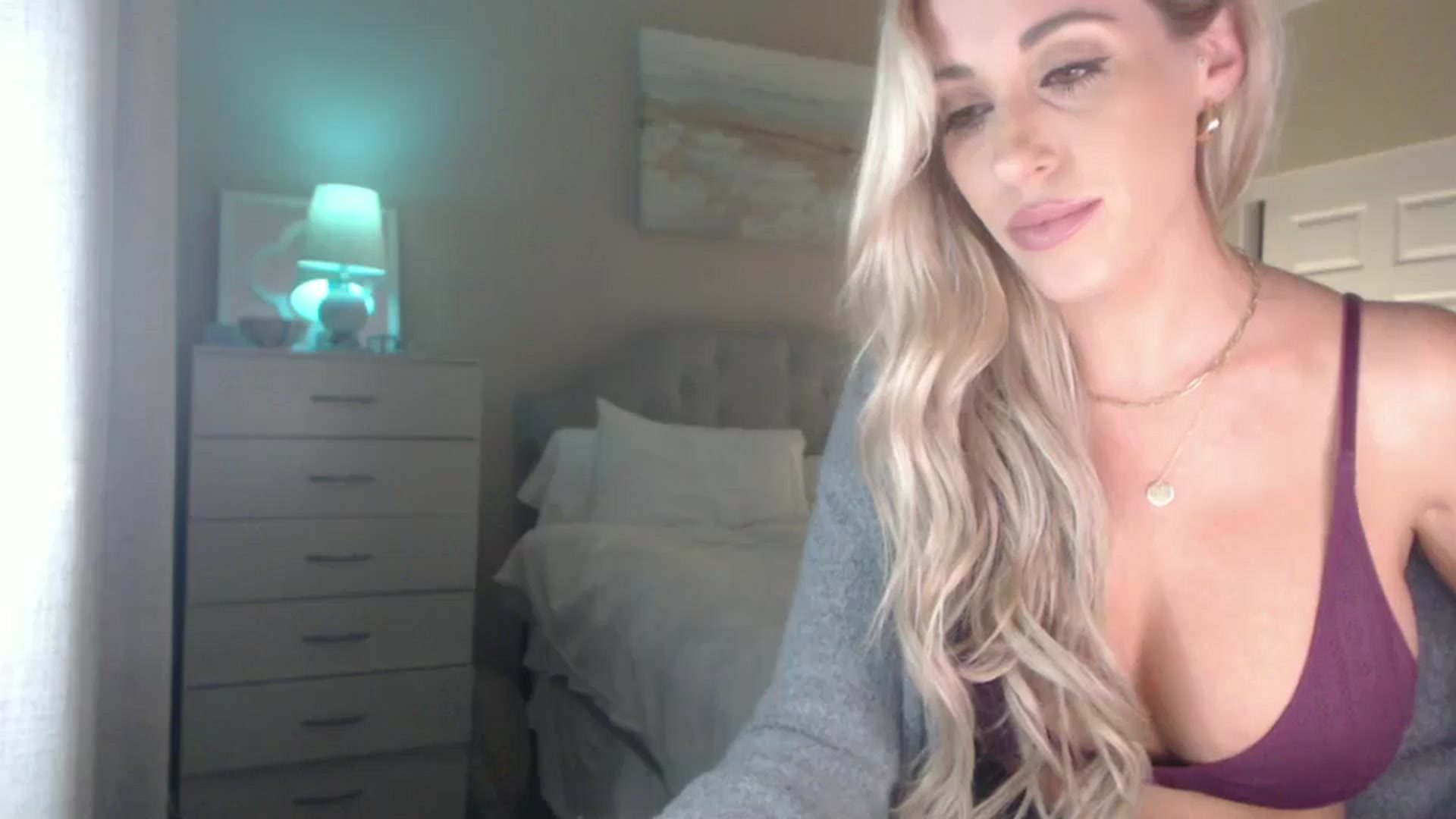 Gallery image thumbnail from Queen_bambii's myfreecams stream on, 07/12/2024, 07:26 image 14 of 20