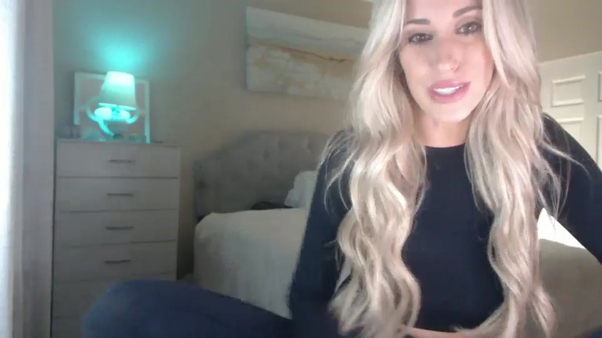 Gallery image thumbnail from Queen_bambii's myfreecams stream on, 07/19/2024, 05:53 image 10 of 20
