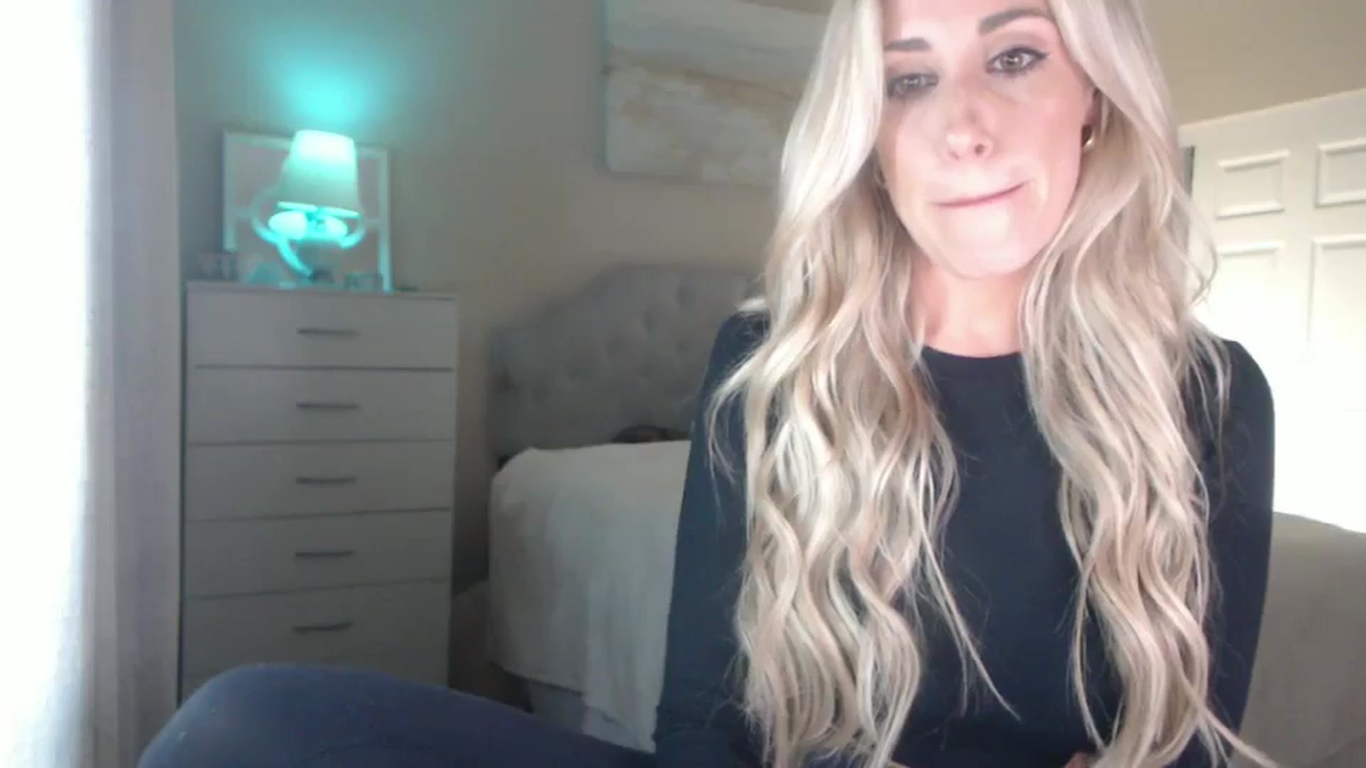 Gallery image thumbnail from Queen_bambii's myfreecams stream on, 07/19/2024, 05:53 image 14 of 20