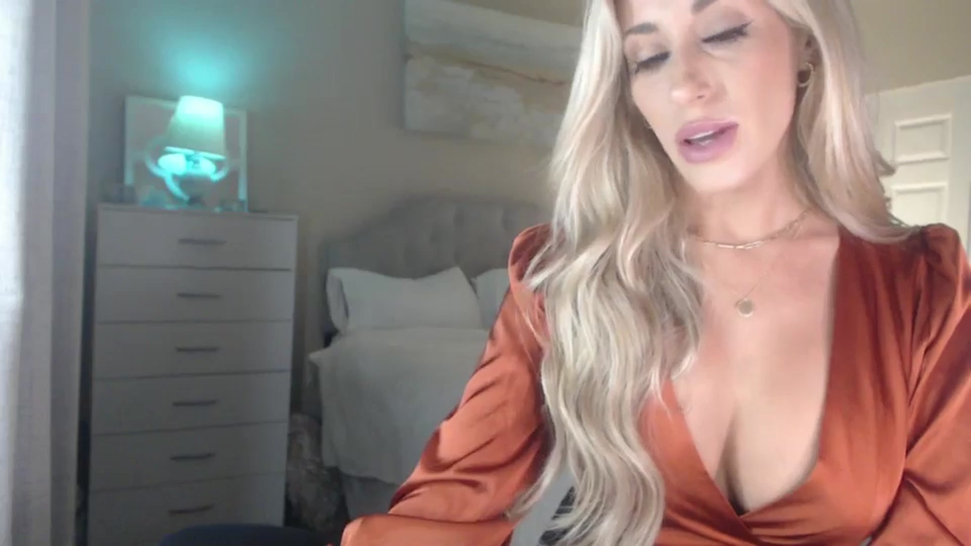 Gallery image thumbnail from Queen_bambii's myfreecams stream on, 07/20/2024, 04:39 image 6 of 20