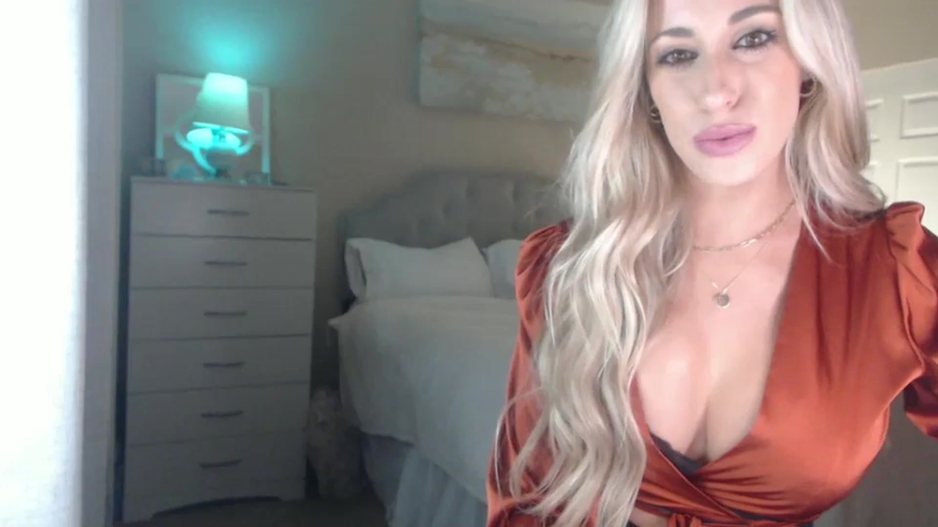 Gallery image thumbnail from Queen_bambii's myfreecams stream on, 07/20/2024, 07:14 image 6 of 20