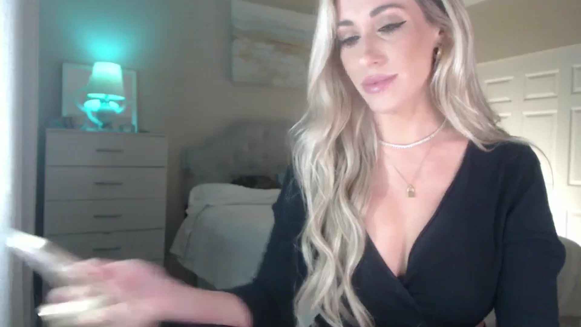 Gallery image thumbnail from Queen_bambii's myfreecams stream on, 07/23/2024, 07:25 image 6 of 20