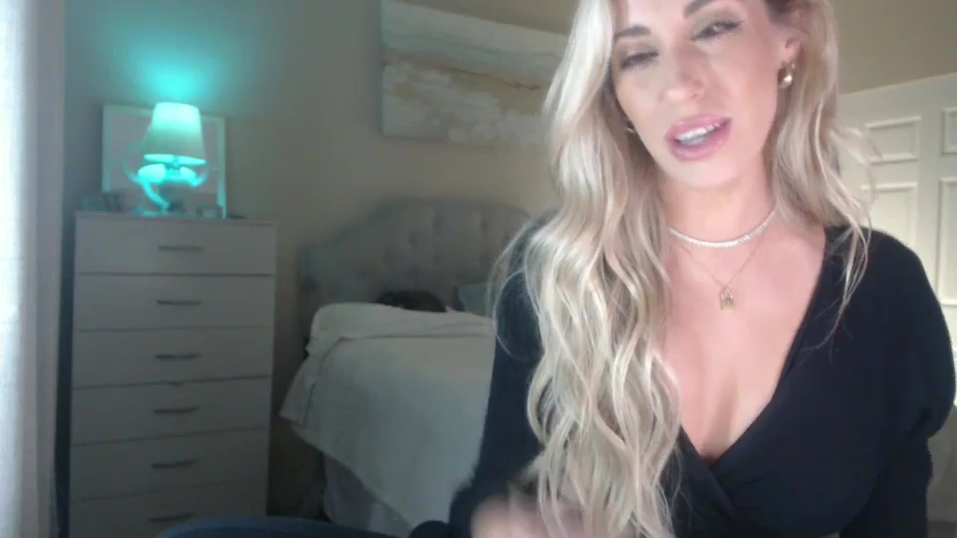 Gallery image thumbnail from Queen_bambii's myfreecams stream on, 07/23/2024, 07:25 image 8 of 20