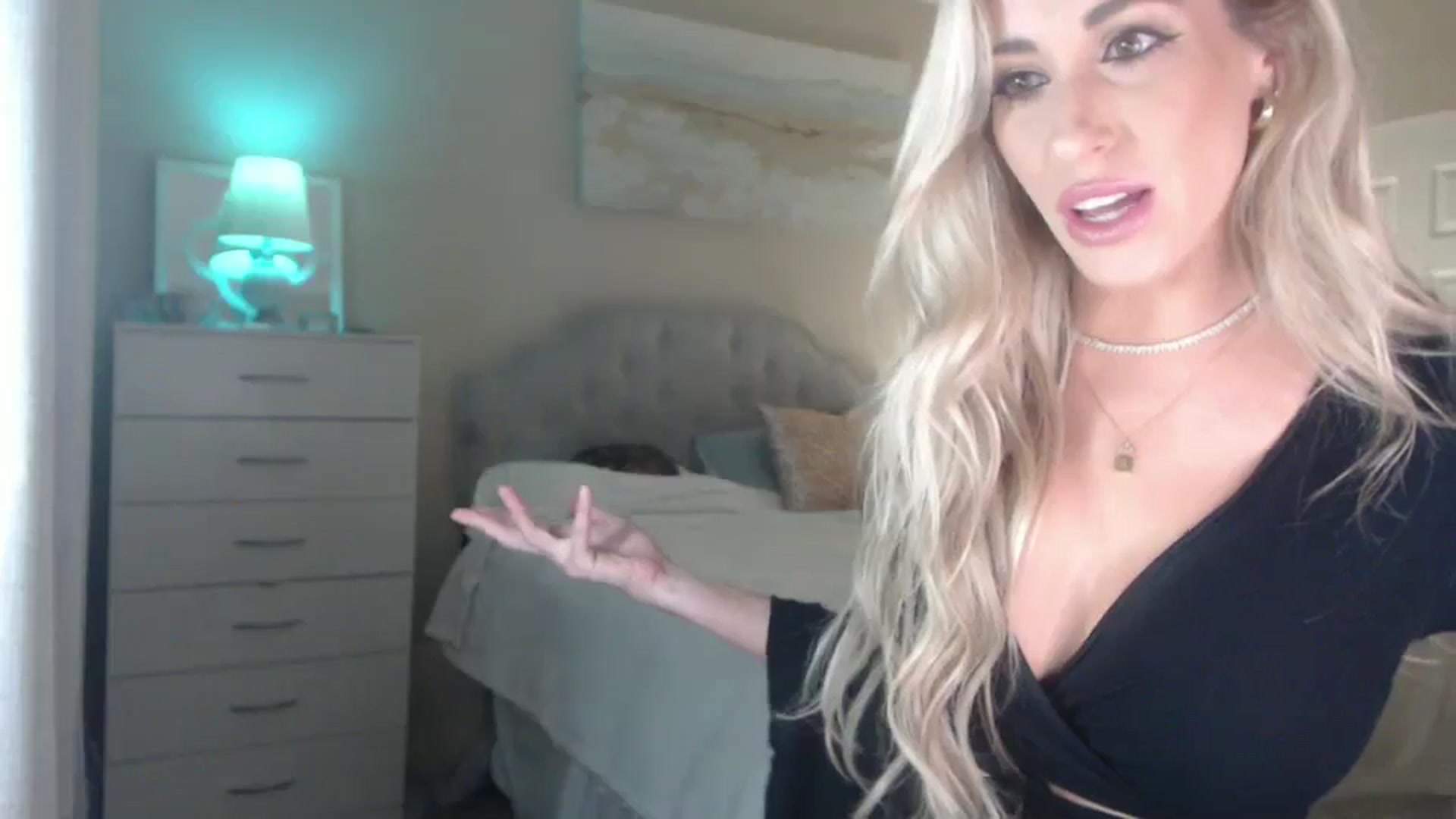 Gallery image thumbnail from Queen_bambii's myfreecams stream on, 07/23/2024, 07:25 image 9 of 20
