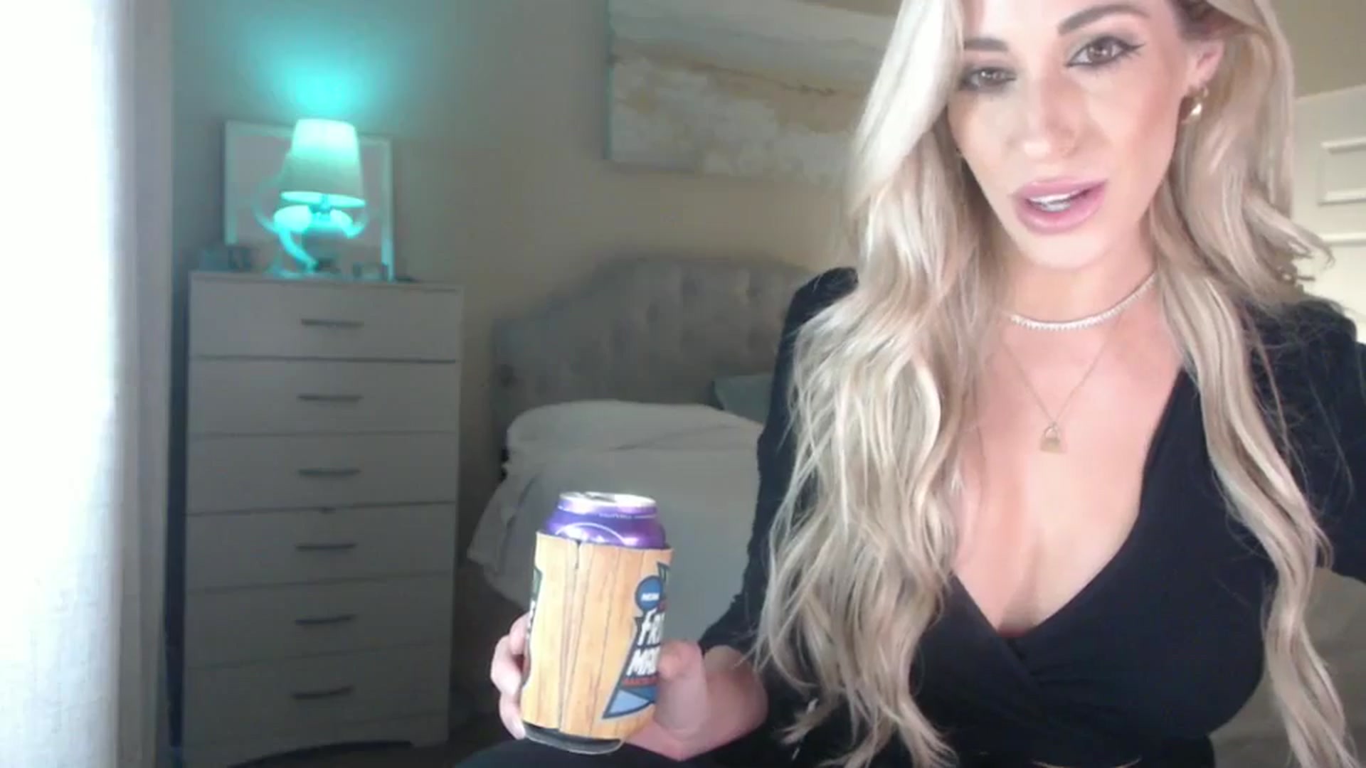 Gallery image thumbnail from Queen_bambii's myfreecams stream on, 07/23/2024, 07:25 image 15 of 20