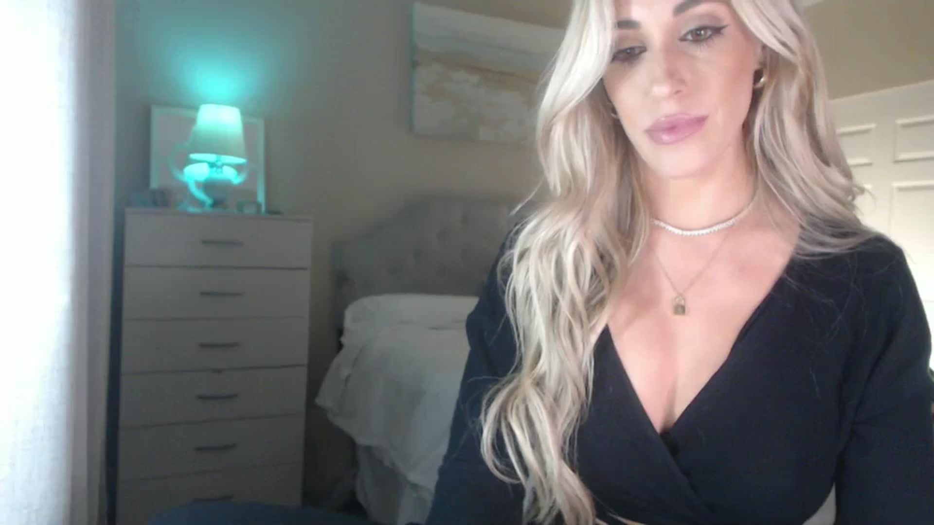 Gallery image thumbnail from Queen_bambii's myfreecams stream on, 07/23/2024, 07:25 image 17 of 20