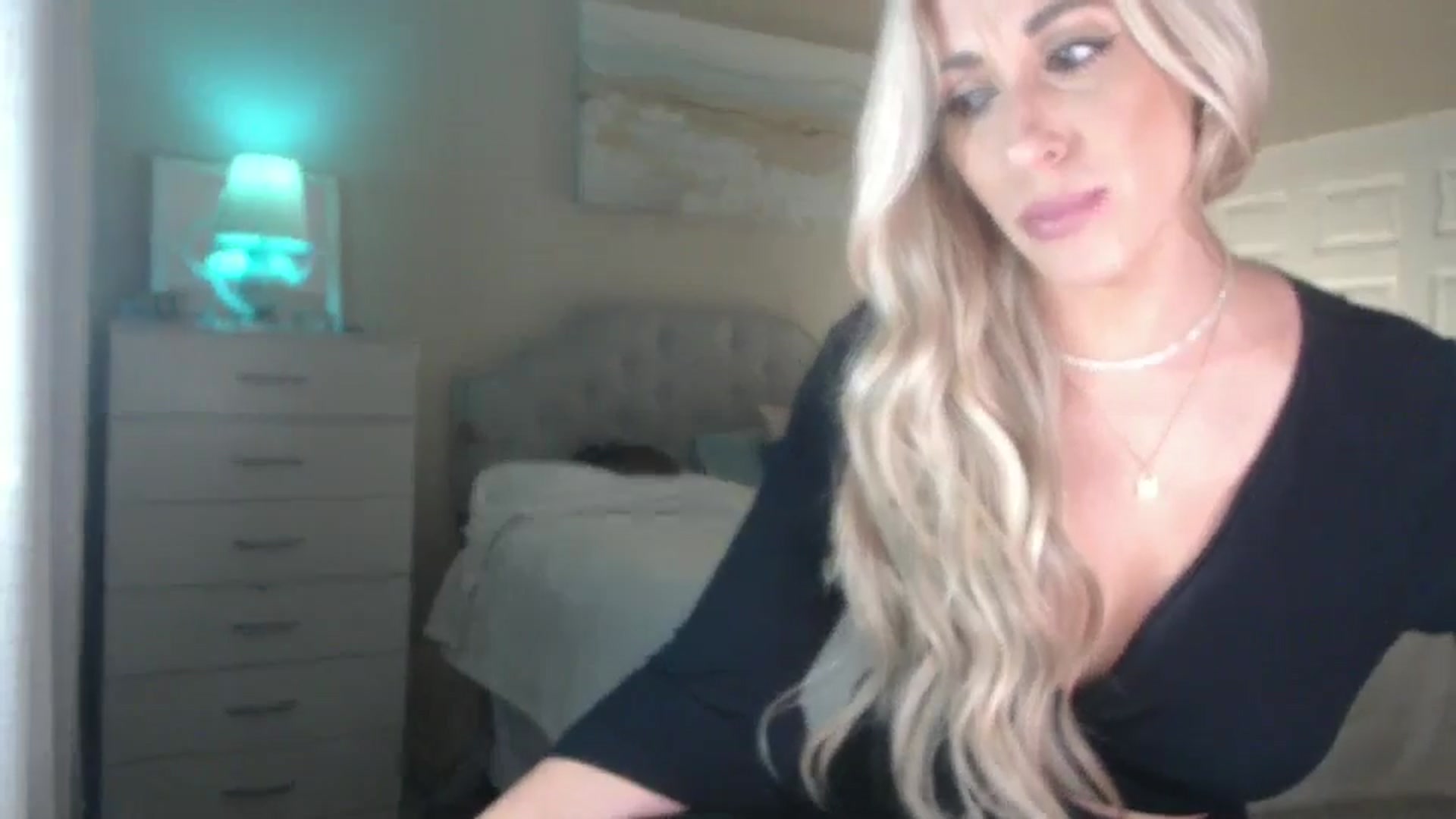 Gallery image thumbnail from Queen_bambii's myfreecams stream on, 07/23/2024, 07:25 image 10 of 20