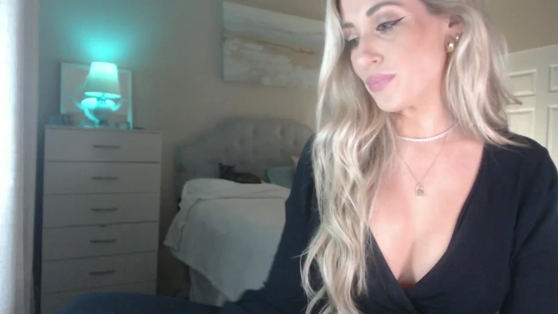 Gallery image thumbnail from Queen_bambii's myfreecams stream on, 07/23/2024, 07:25 image 12 of 20