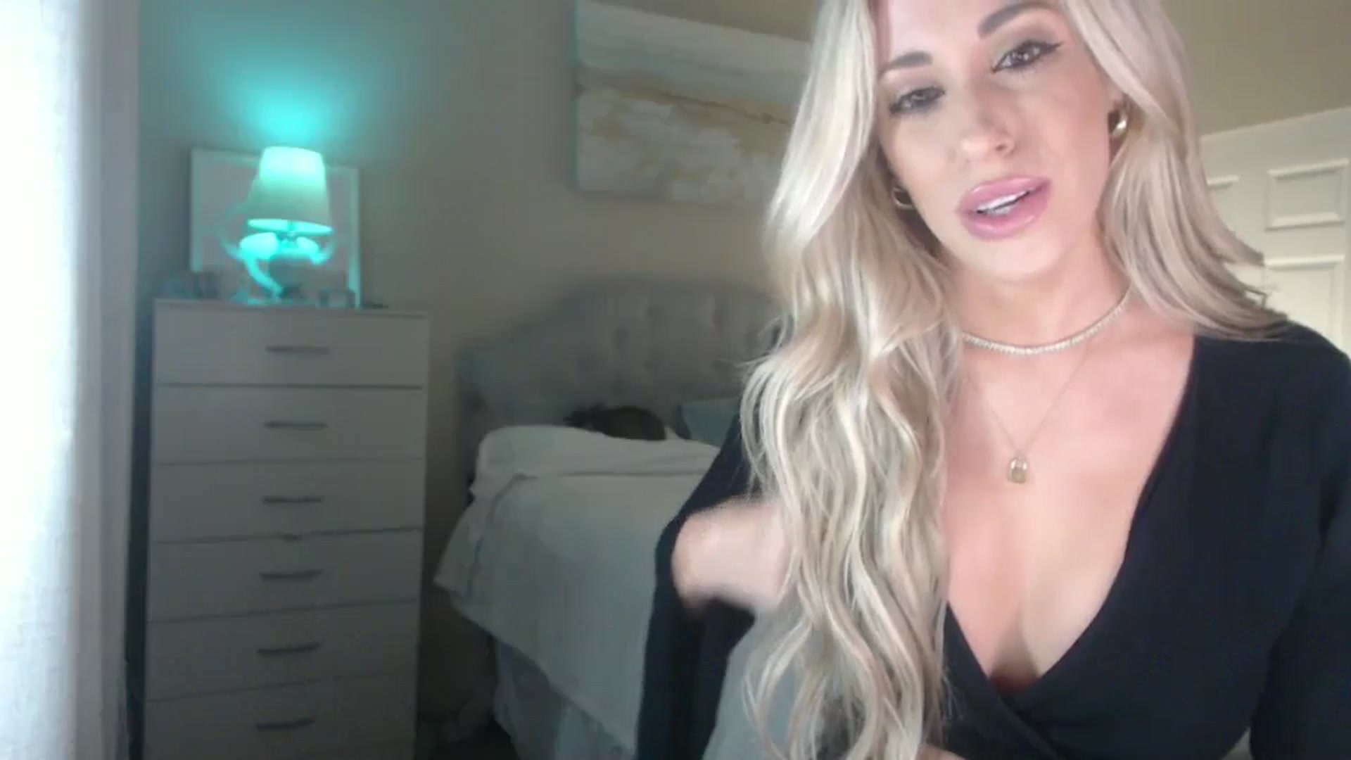 Gallery image thumbnail from Queen_bambii's myfreecams stream on, 07/23/2024, 07:25 image 4 of 20