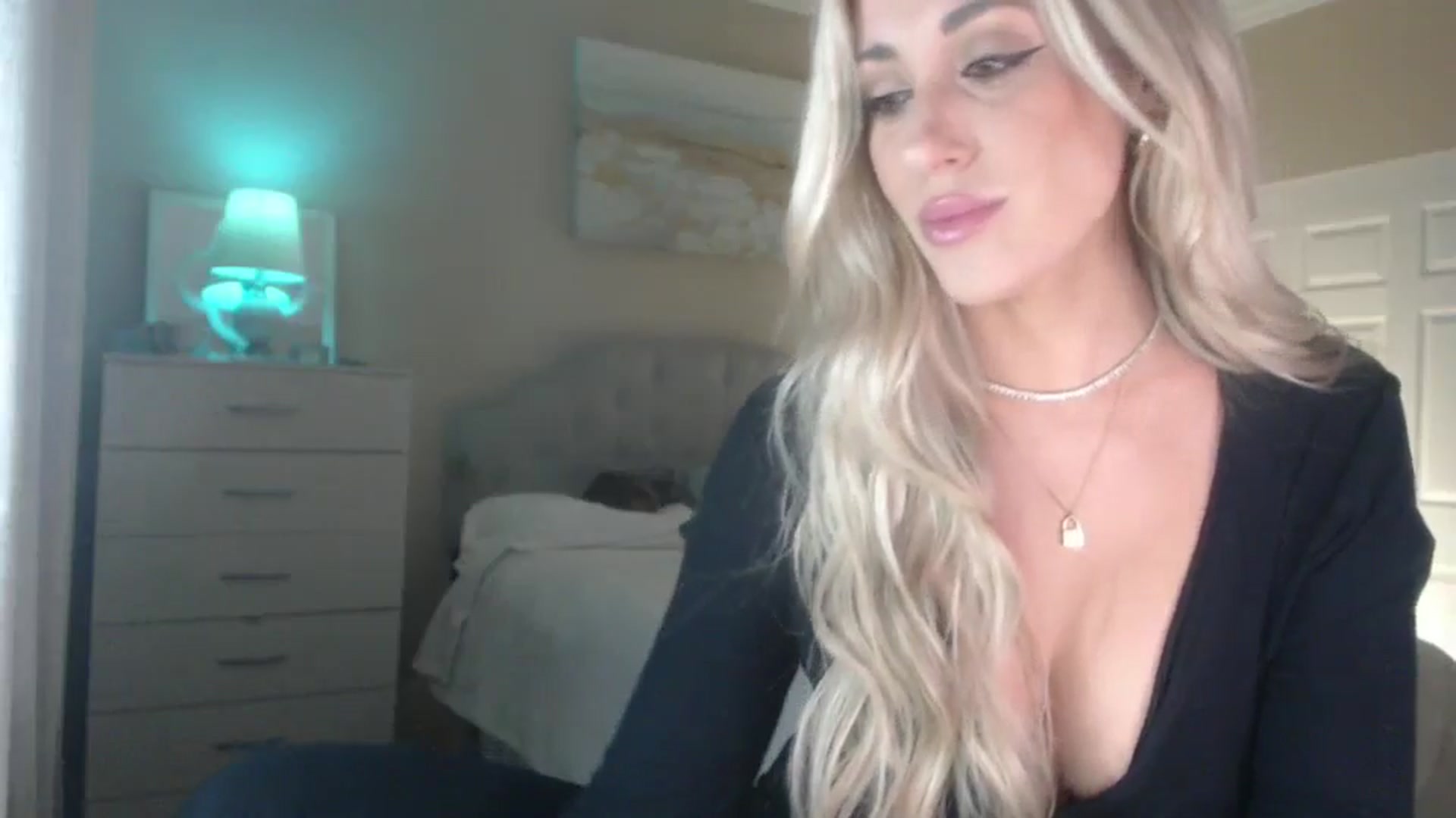 Gallery image thumbnail from Queen_bambii's myfreecams stream on, 07/23/2024, 07:25 image 2 of 20