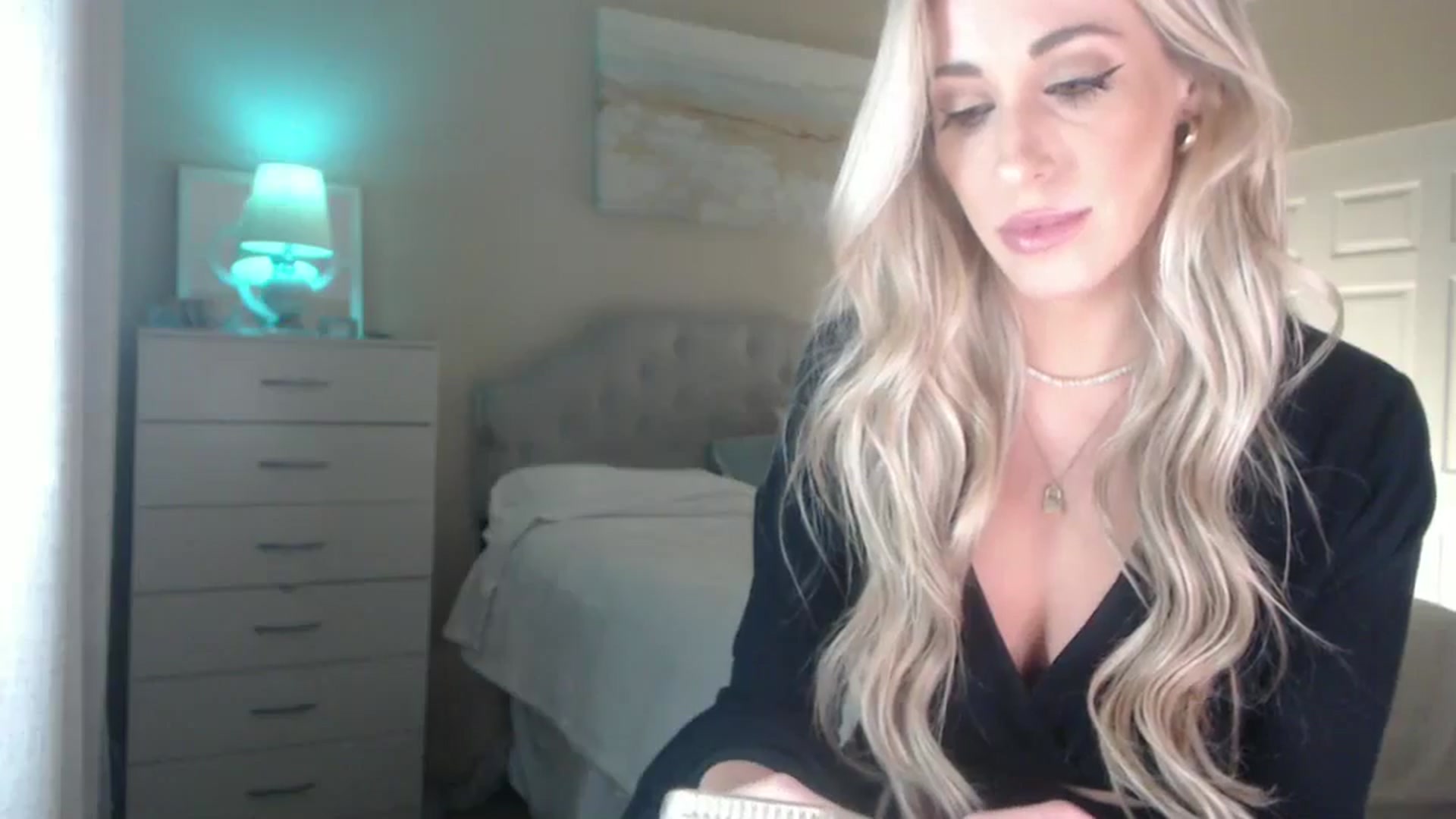 Gallery image thumbnail from Queen_bambii's myfreecams stream on, 07/23/2024, 07:25 image 14 of 20