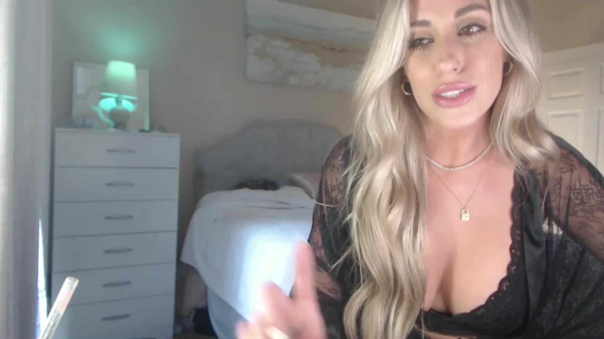 Gallery image thumbnail from Queen_bambii's myfreecams stream on, 08/03/2024, 03:38 image 2 of 20