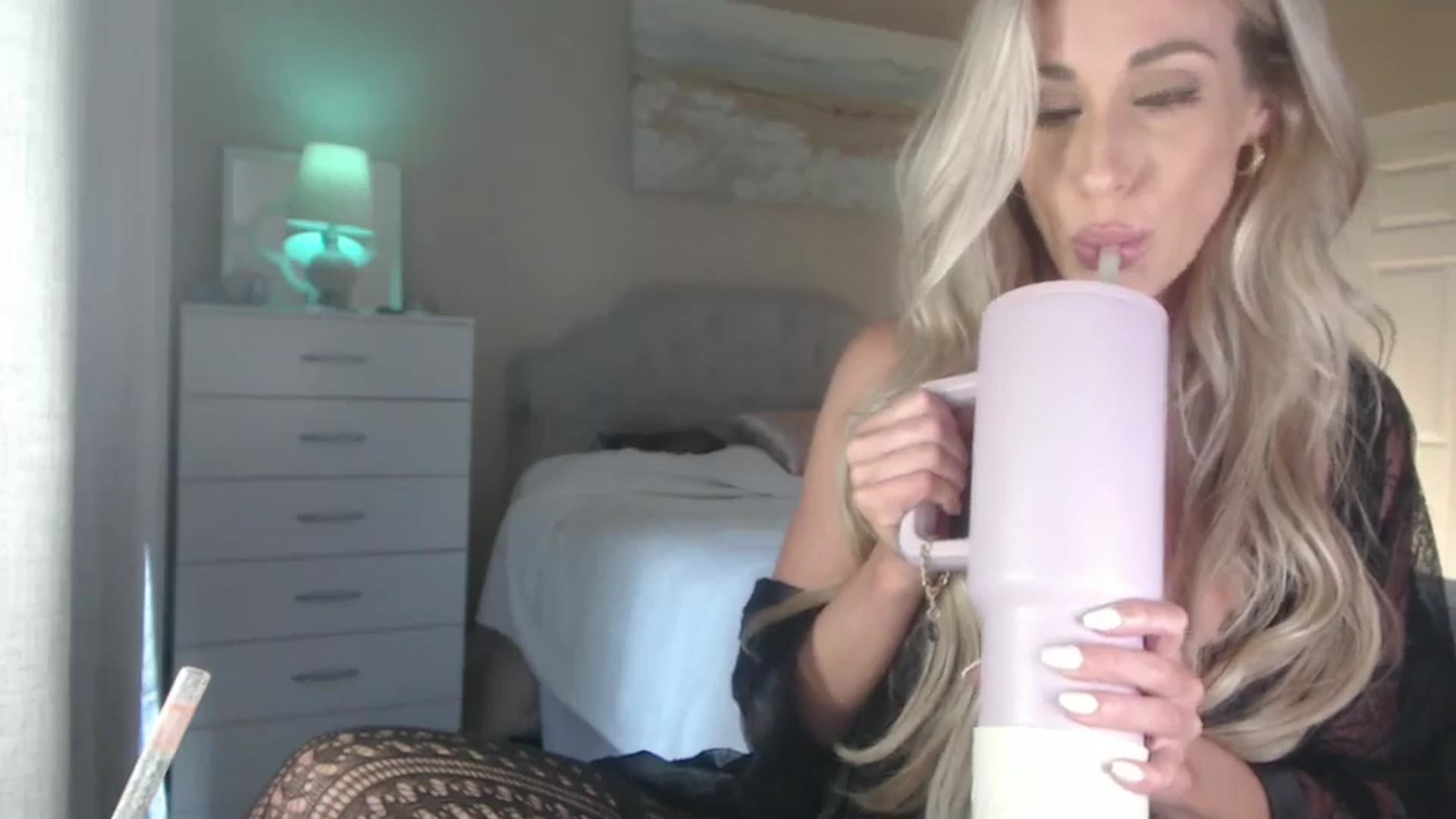 Gallery image thumbnail from Queen_bambii's myfreecams stream on, 08/03/2024, 03:38 image 8 of 20