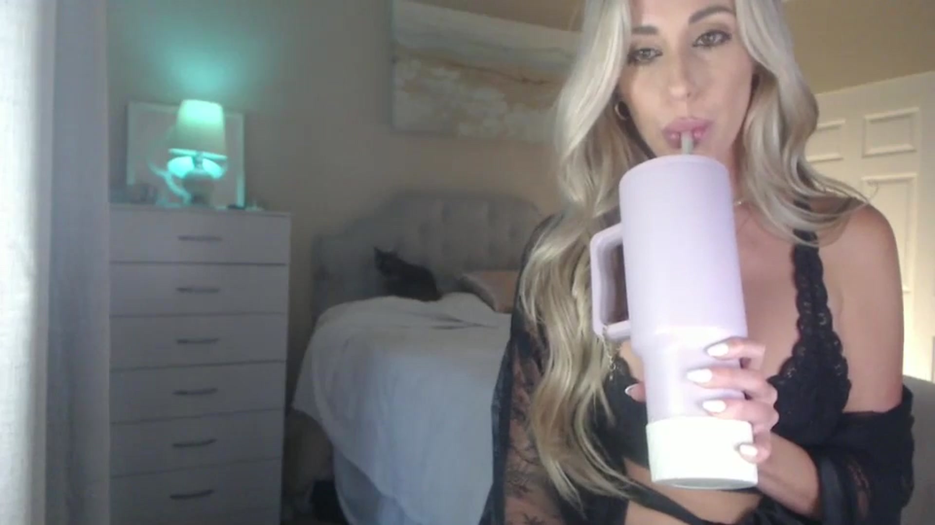 Gallery image thumbnail from Queen_bambii's myfreecams stream on, 08/03/2024, 03:38 image 15 of 20