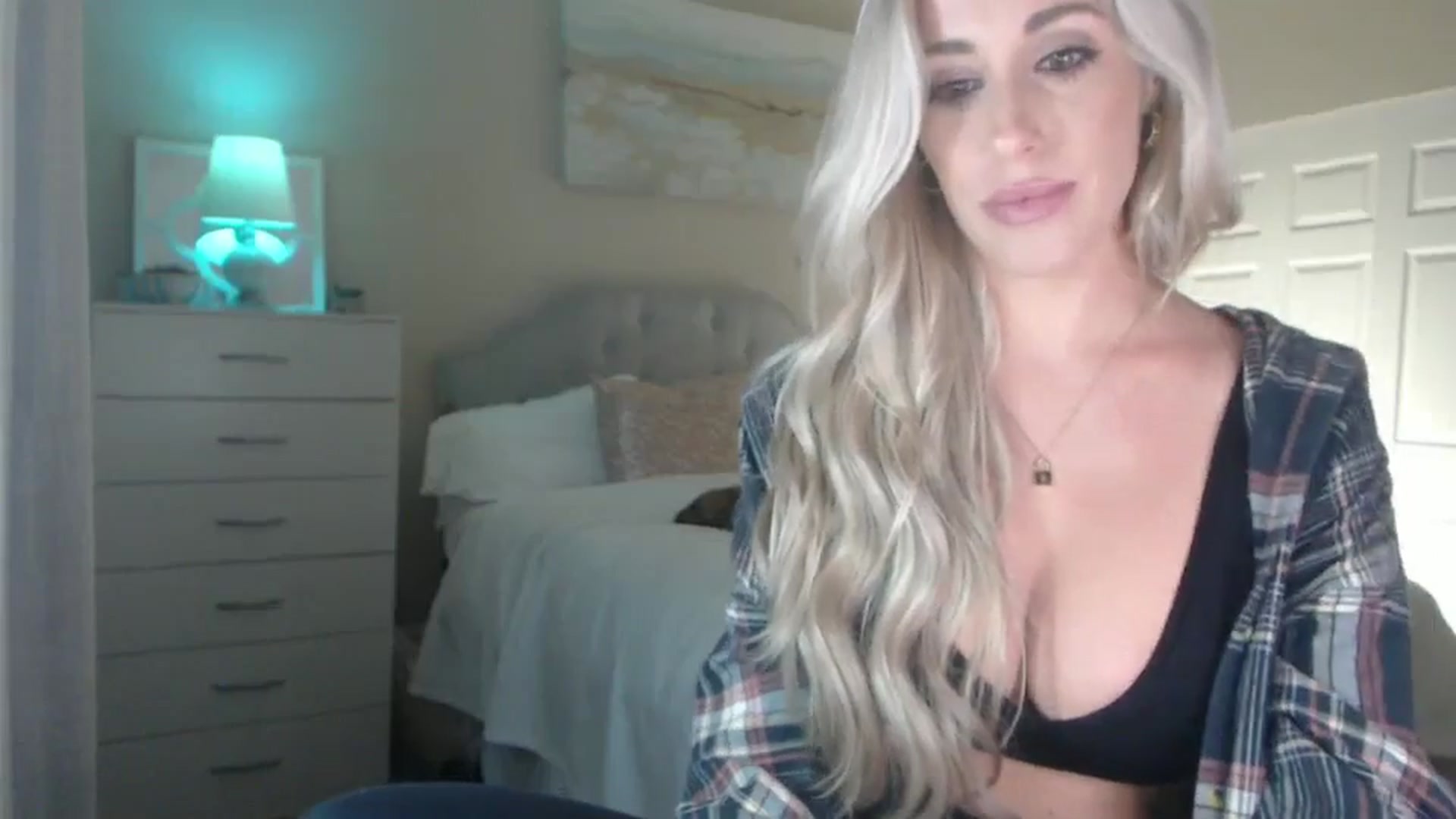 Gallery image thumbnail from Queen_bambii's myfreecams stream on, 08/10/2024, 05:09 image 2 of 20