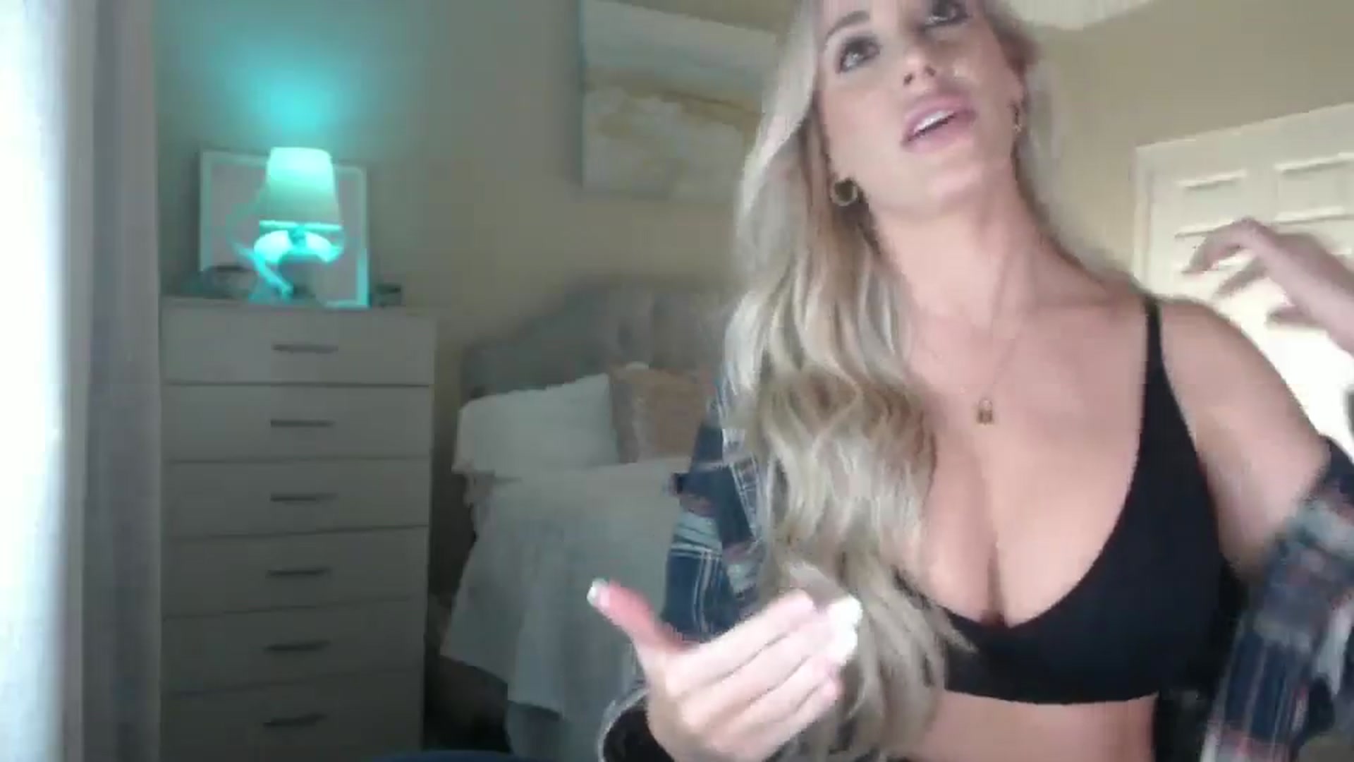 Gallery image thumbnail from Queen_bambii's myfreecams stream on, 08/10/2024, 05:09 image 13 of 20