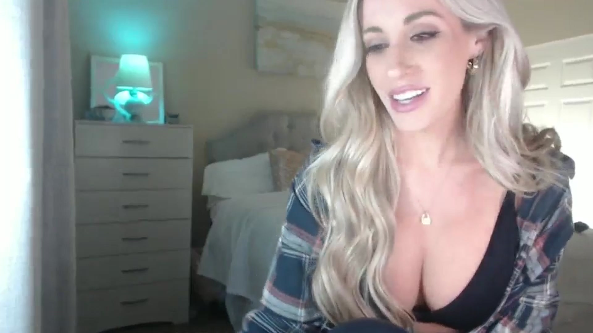 Gallery image thumbnail from Queen_bambii's myfreecams stream on, 08/10/2024, 06:06 image 2 of 20