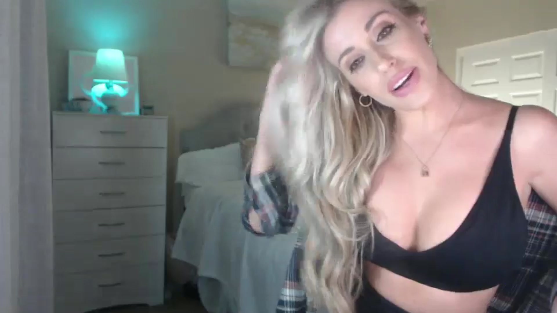 Gallery image thumbnail from Queen_bambii's myfreecams stream on, 08/10/2024, 06:06 image 5 of 20