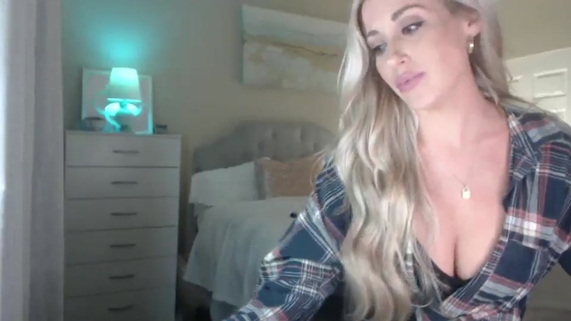 Gallery image thumbnail from Queen_bambii's myfreecams stream on, 08/10/2024, 06:06 image 20 of 20