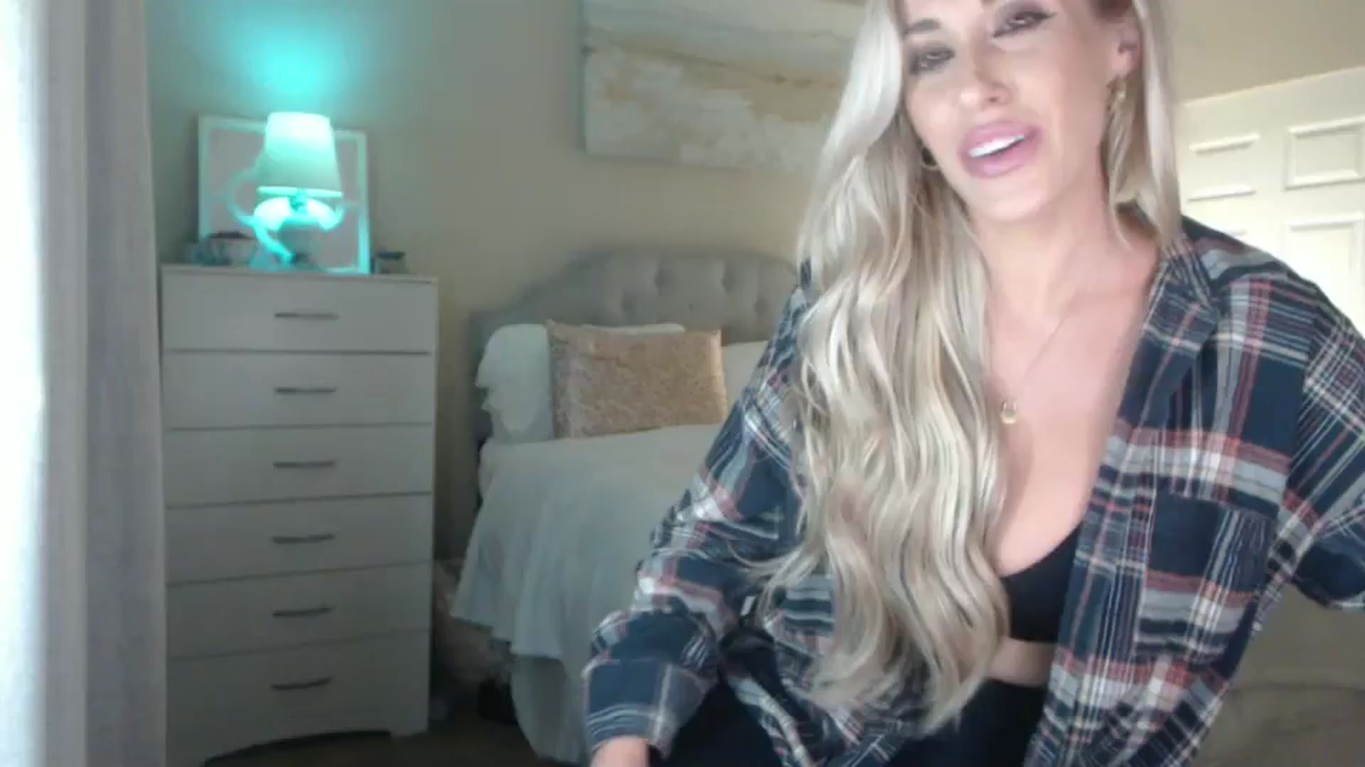 Gallery image thumbnail from Queen_bambii's myfreecams stream on, 08/10/2024, 06:59 image 1 of 20