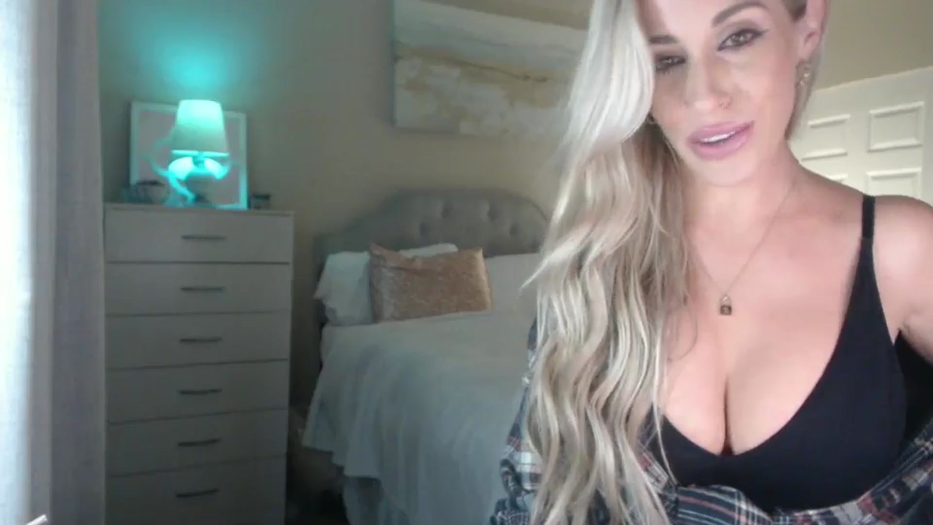 Gallery image thumbnail from Queen_bambii's myfreecams stream on, 08/10/2024, 07:42 image 5 of 20