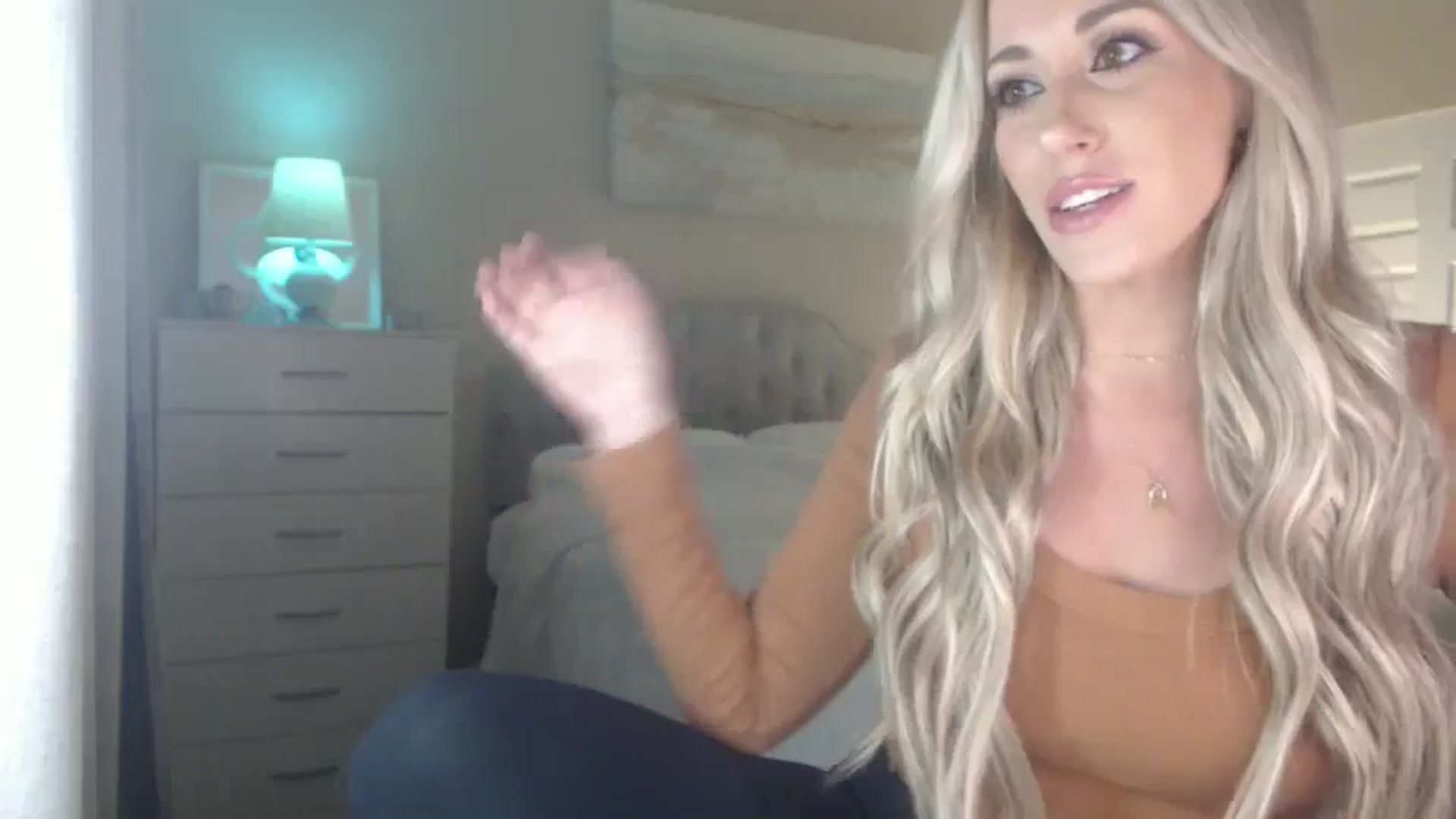 Gallery image thumbnail from Queen_bambii's myfreecams stream on, 08/14/2024, 04:48 image 13 of 20