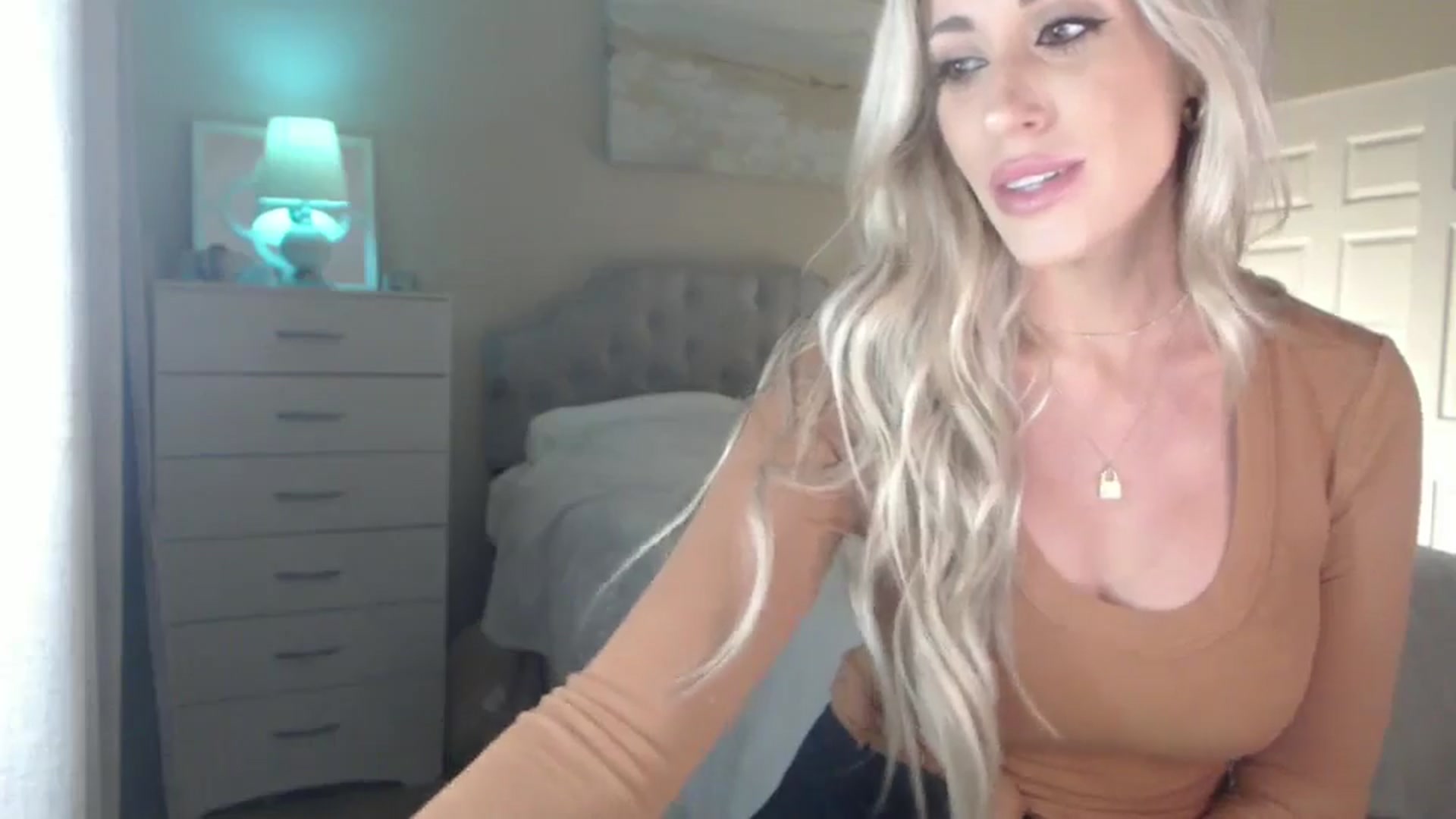 Gallery image thumbnail from Queen_bambii's myfreecams stream on, 08/14/2024, 04:48 image 11 of 20