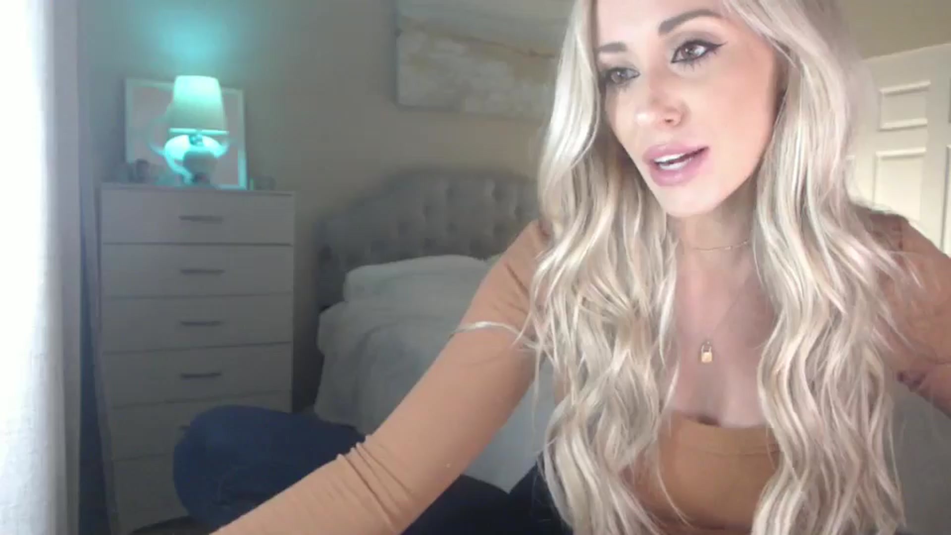 Gallery image thumbnail from Queen_bambii's myfreecams stream on, 08/14/2024, 04:48 image 4 of 20