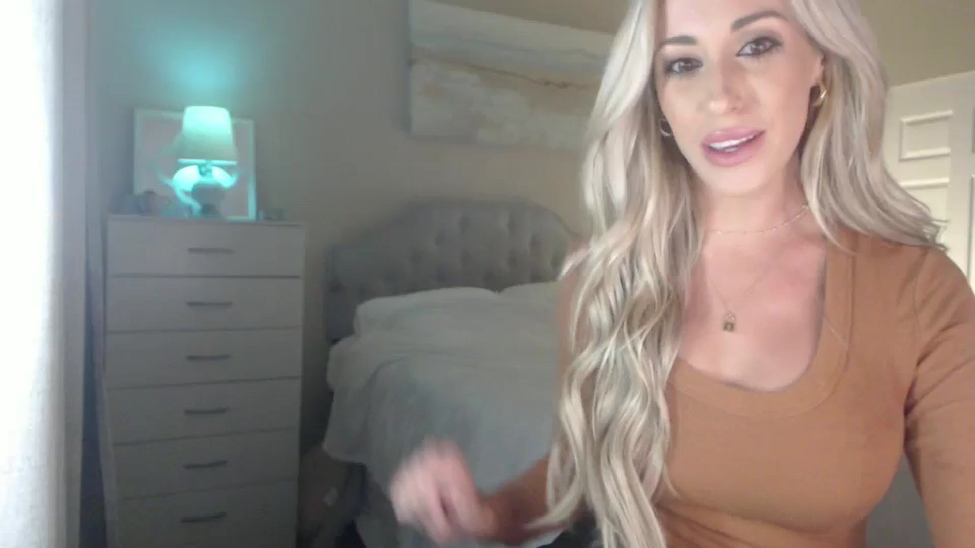 Gallery image thumbnail from Queen_bambii's myfreecams stream on, 08/14/2024, 04:48 image 16 of 20