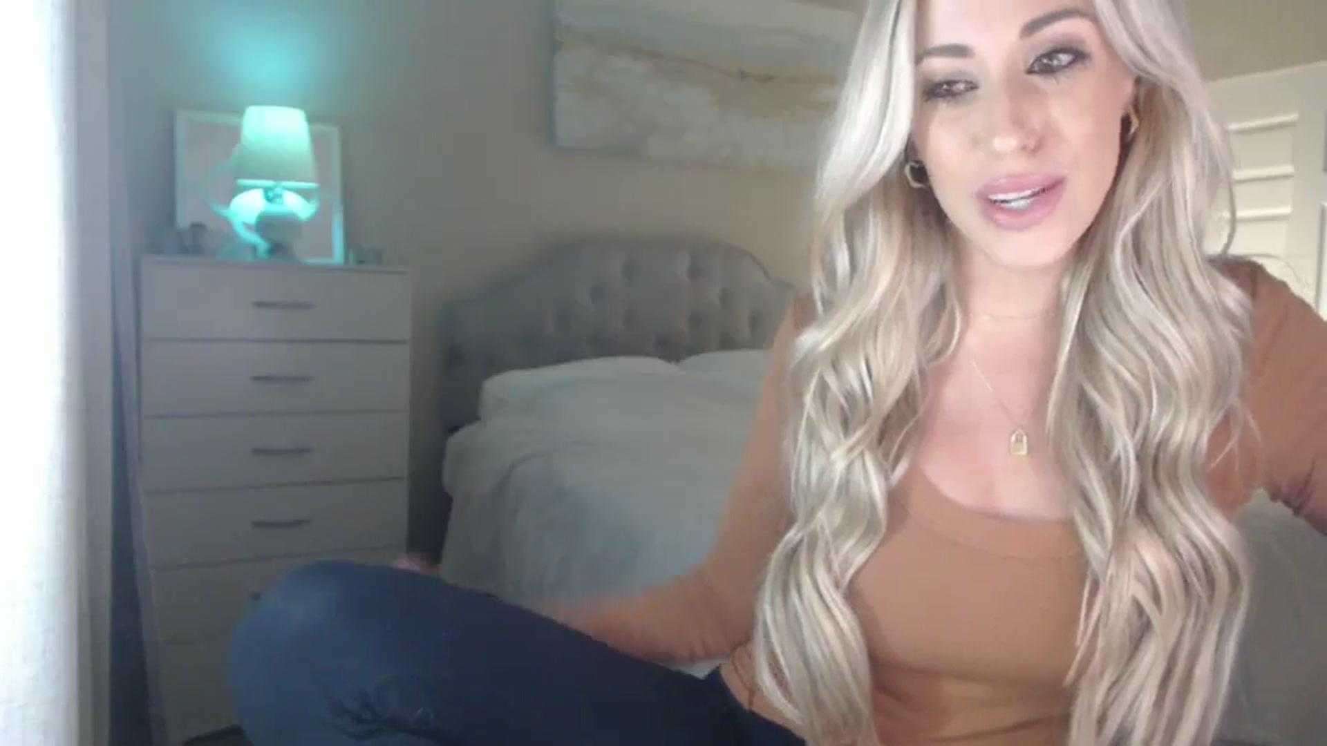 Gallery image thumbnail from Queen_bambii's myfreecams stream on, 08/14/2024, 04:48 image 9 of 20