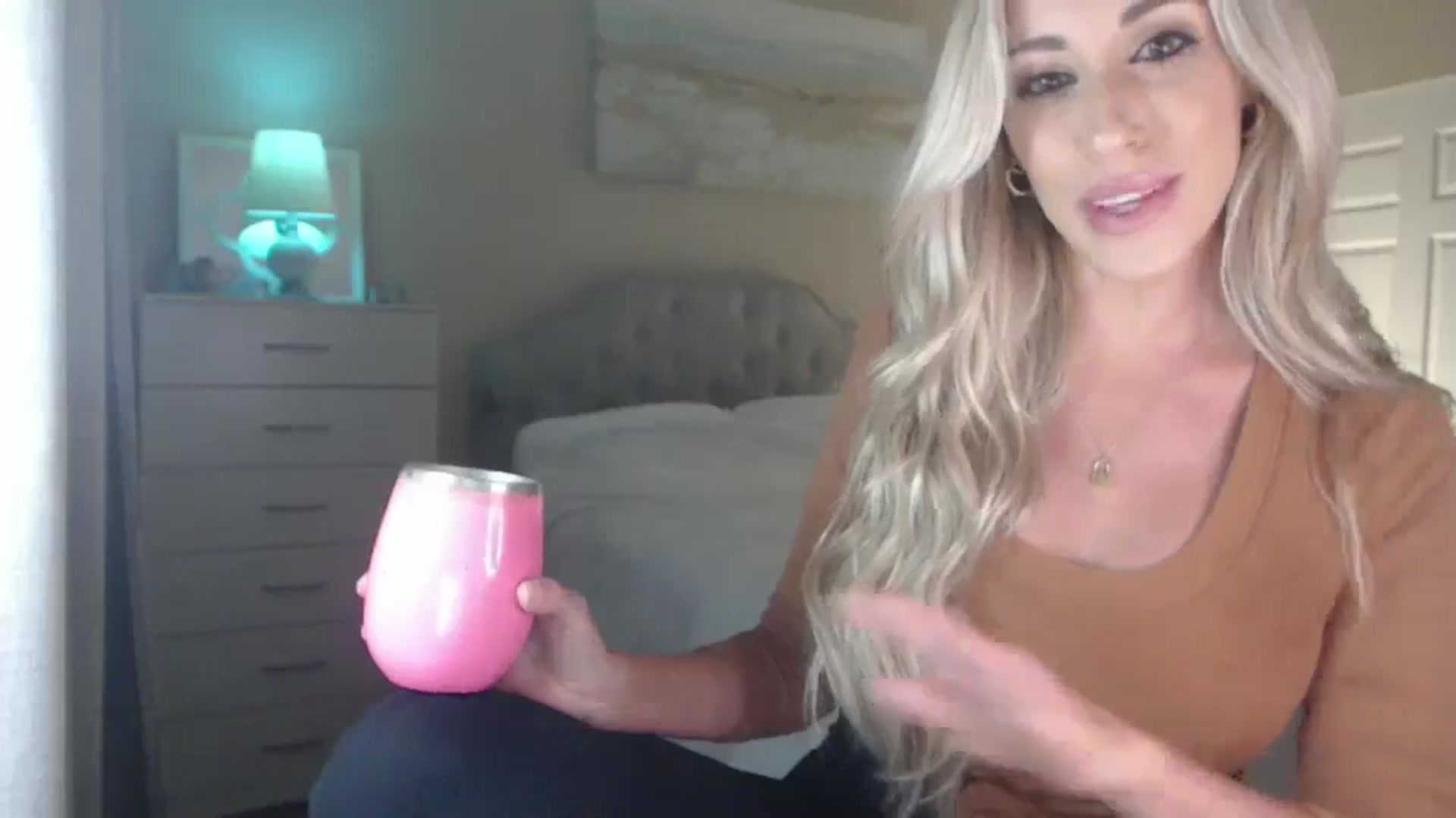 Gallery image thumbnail from Queen_bambii's myfreecams stream on, 08/14/2024, 06:11 image 9 of 20
