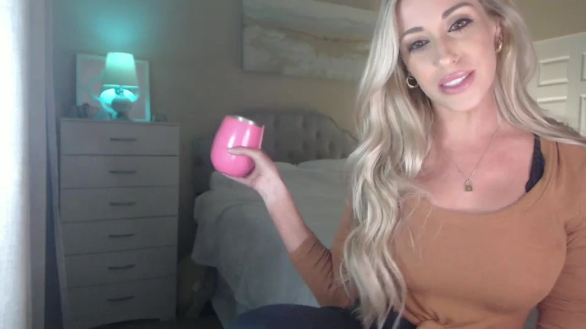 Gallery image thumbnail from Queen_bambii's myfreecams stream on, 08/14/2024, 06:11 image 10 of 20