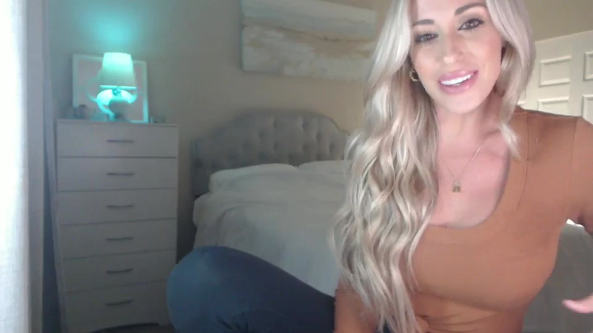 Gallery image thumbnail from Queen_bambii's myfreecams stream on, 08/14/2024, 06:11 image 6 of 20
