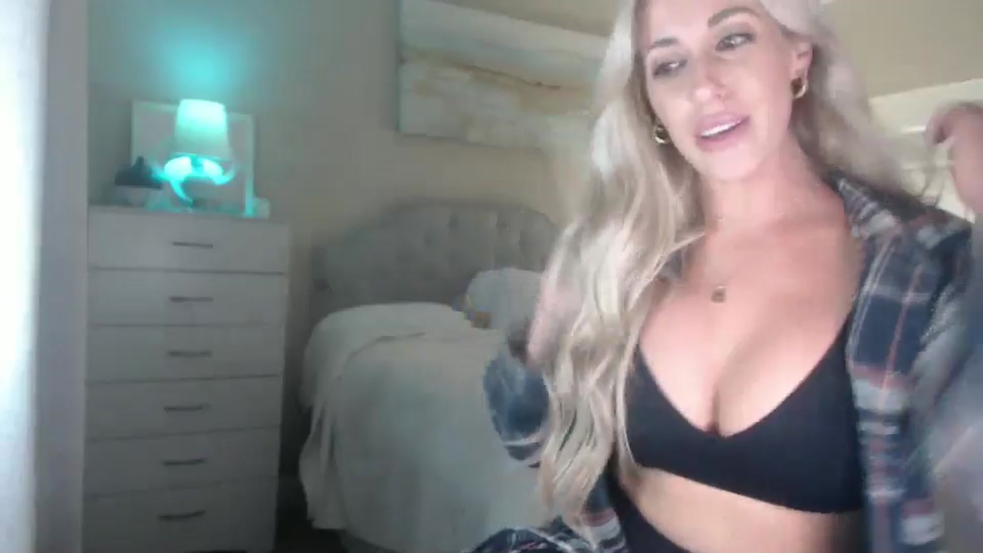 Gallery image thumbnail from Queen_bambii's myfreecams stream on, 08/24/2024, 07:21 image 7 of 20