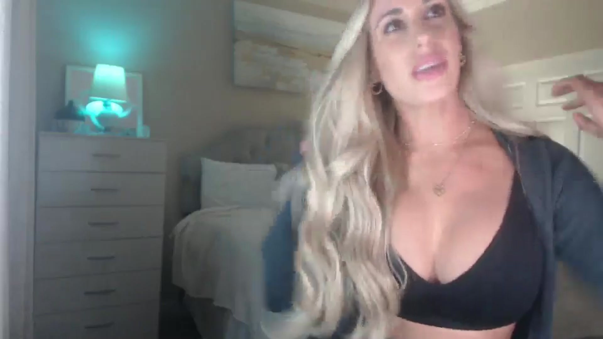 Gallery image thumbnail from Queen_bambii's myfreecams stream on, 09/05/2024, 06:14 image 3 of 20