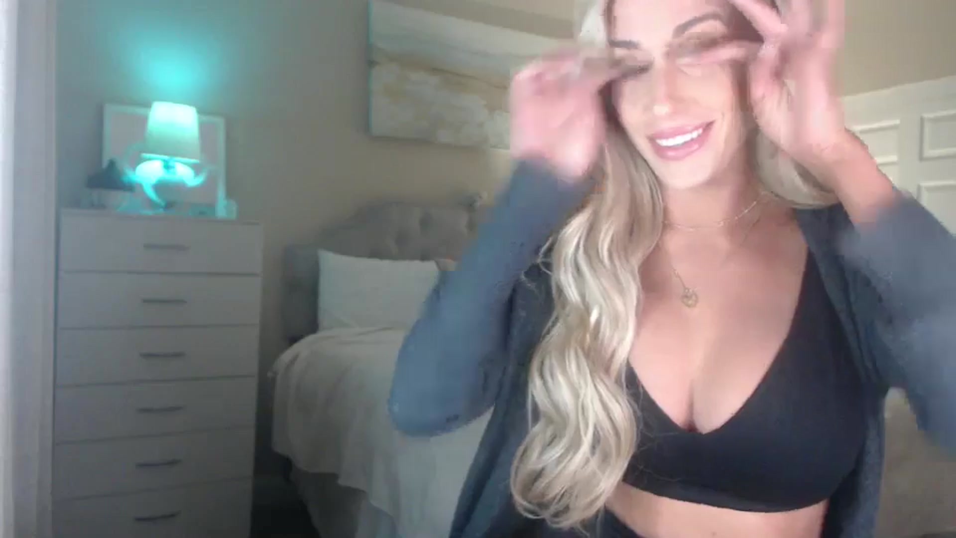 Gallery image thumbnail from Queen_bambii's myfreecams stream on, 09/05/2024, 06:14 image 2 of 20