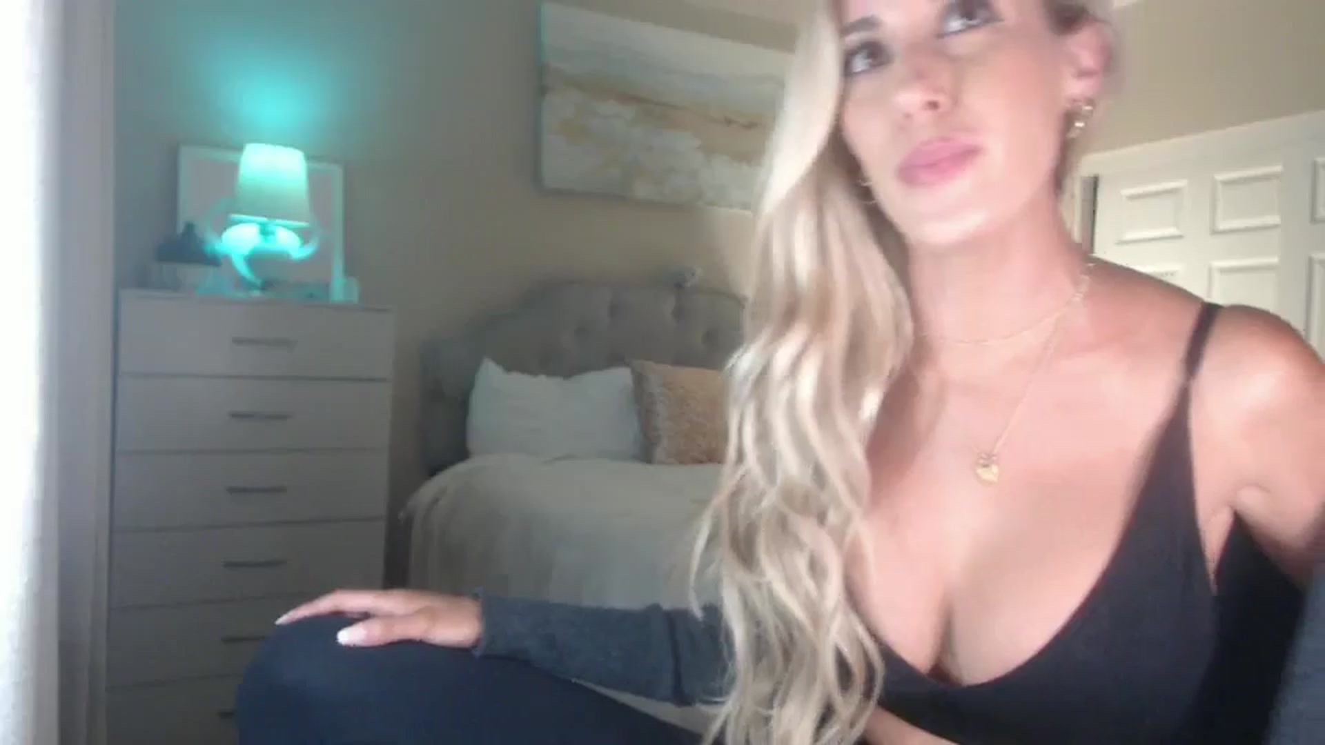 Gallery image thumbnail from Queen_bambii's myfreecams stream on, 09/05/2024, 06:14 image 18 of 20