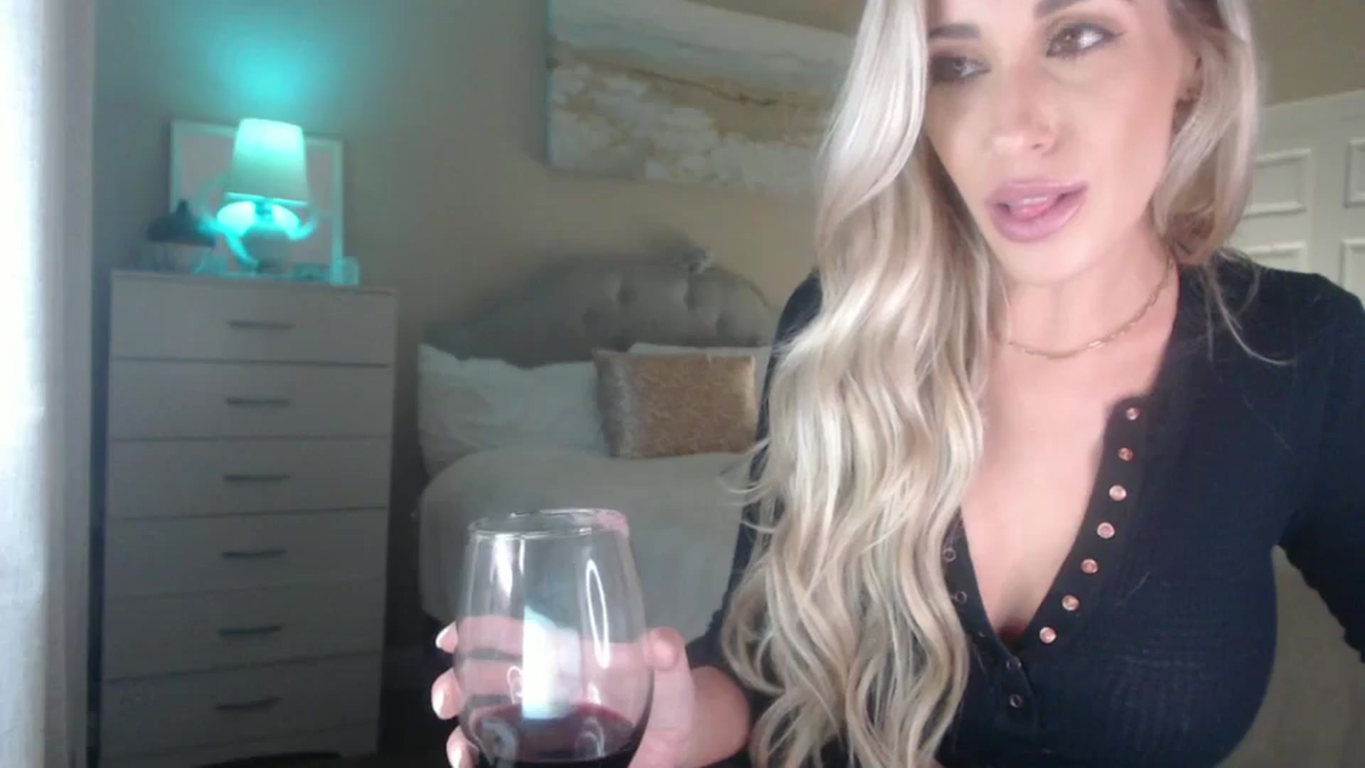 Gallery image thumbnail from Queen_bambii's myfreecams stream on, 09/07/2024, 07:27 image 9 of 20