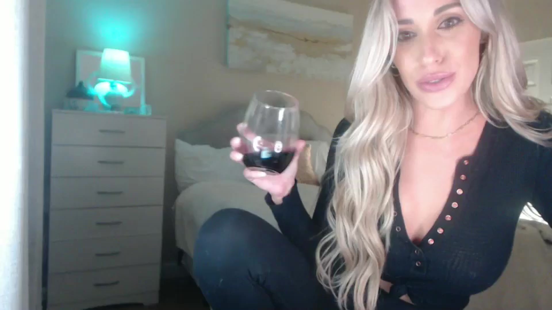 Gallery image thumbnail from Queen_bambii's myfreecams stream on, 09/07/2024, 07:27 image 15 of 20