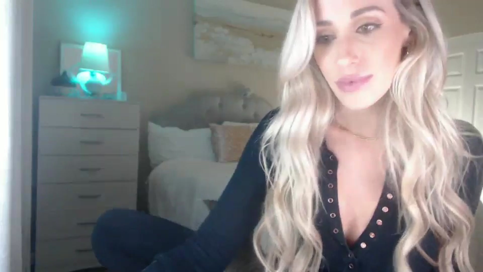 Gallery image thumbnail from Queen_bambii's myfreecams stream on, 09/07/2024, 07:27 image 10 of 20