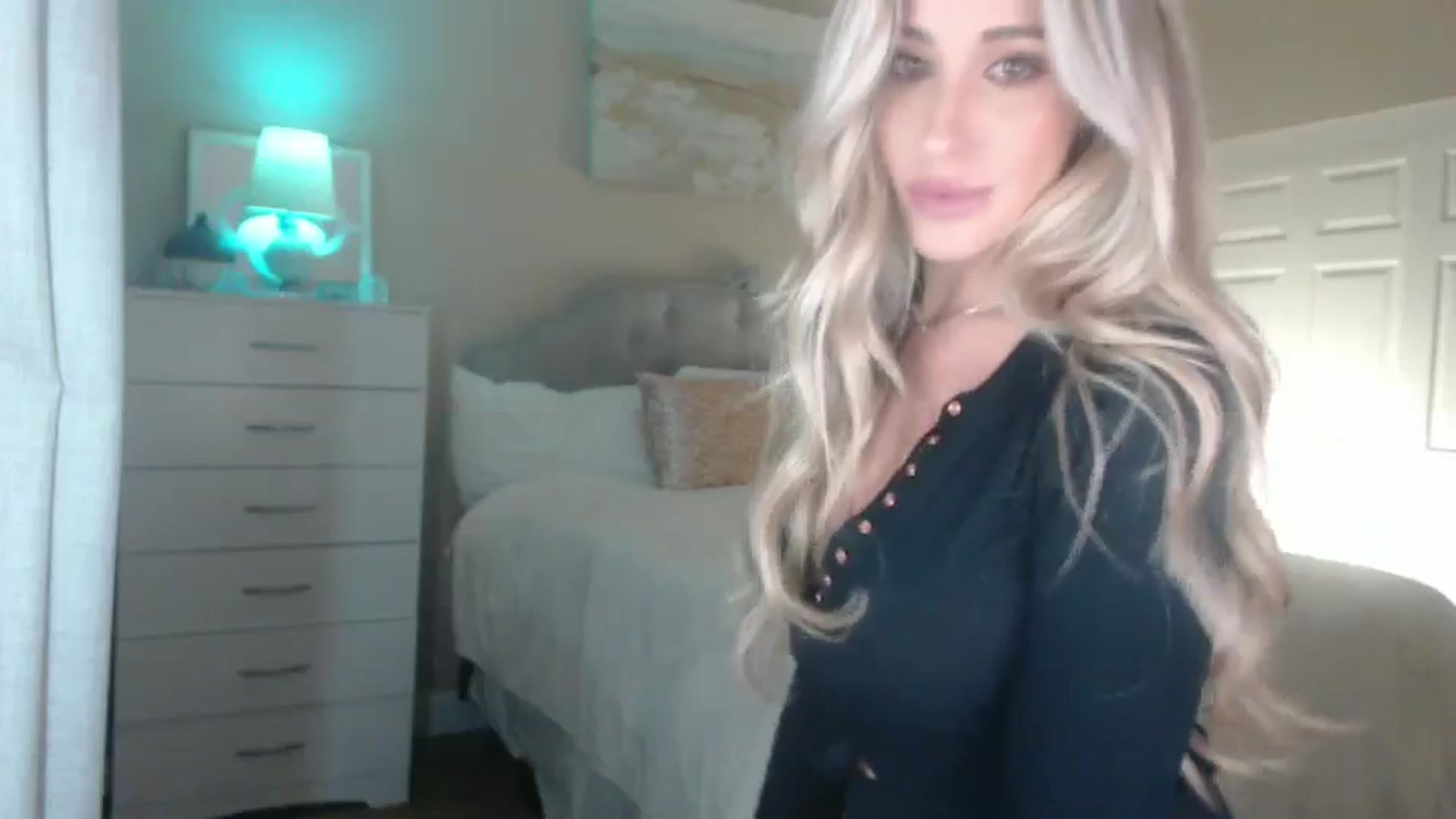 Gallery image thumbnail from Queen_bambii's myfreecams stream on, 09/07/2024, 07:27 image 20 of 20