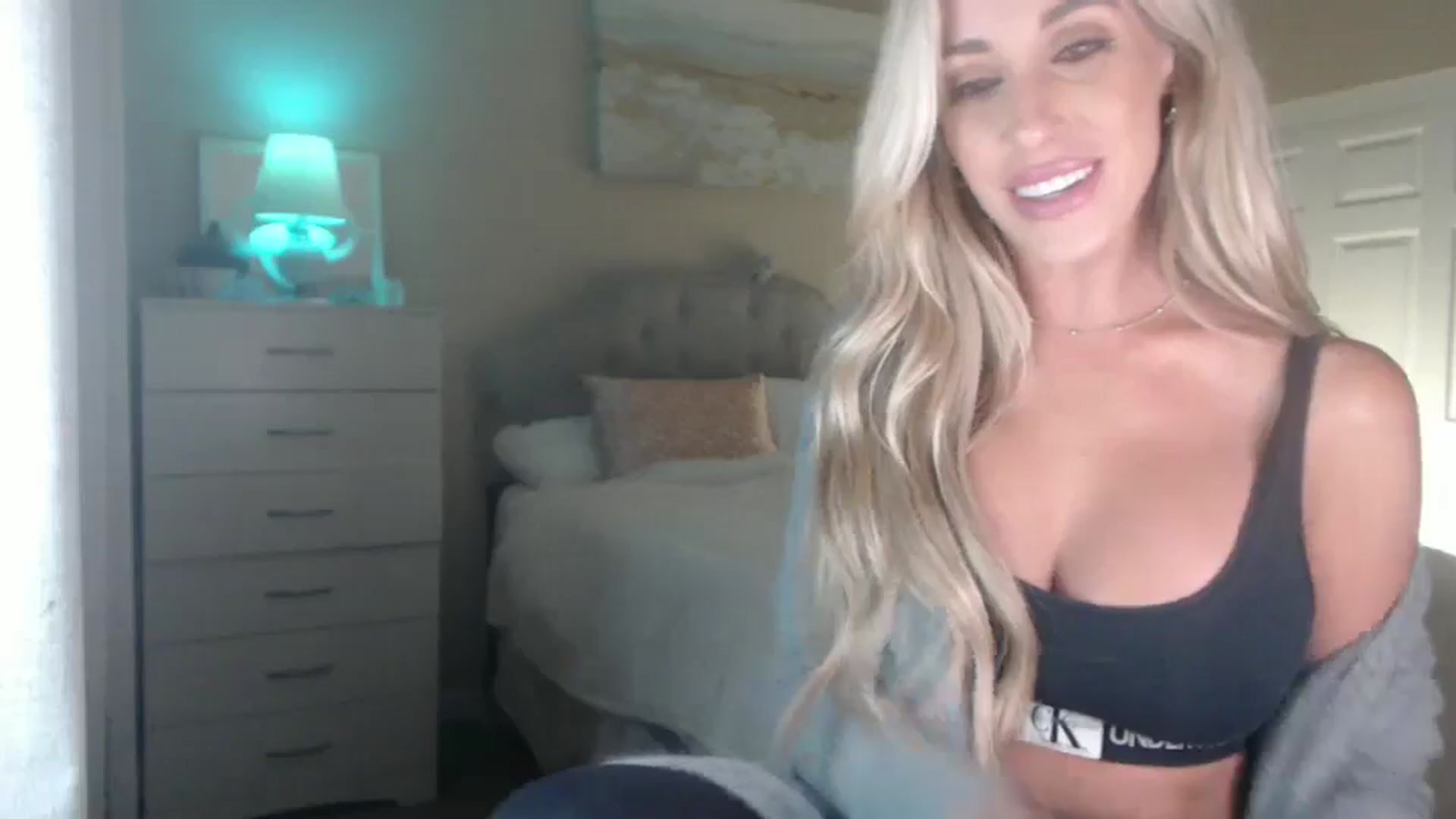 Gallery image thumbnail from Queen_bambii's myfreecams stream on, 09/13/2024, 05:27 image 8 of 20