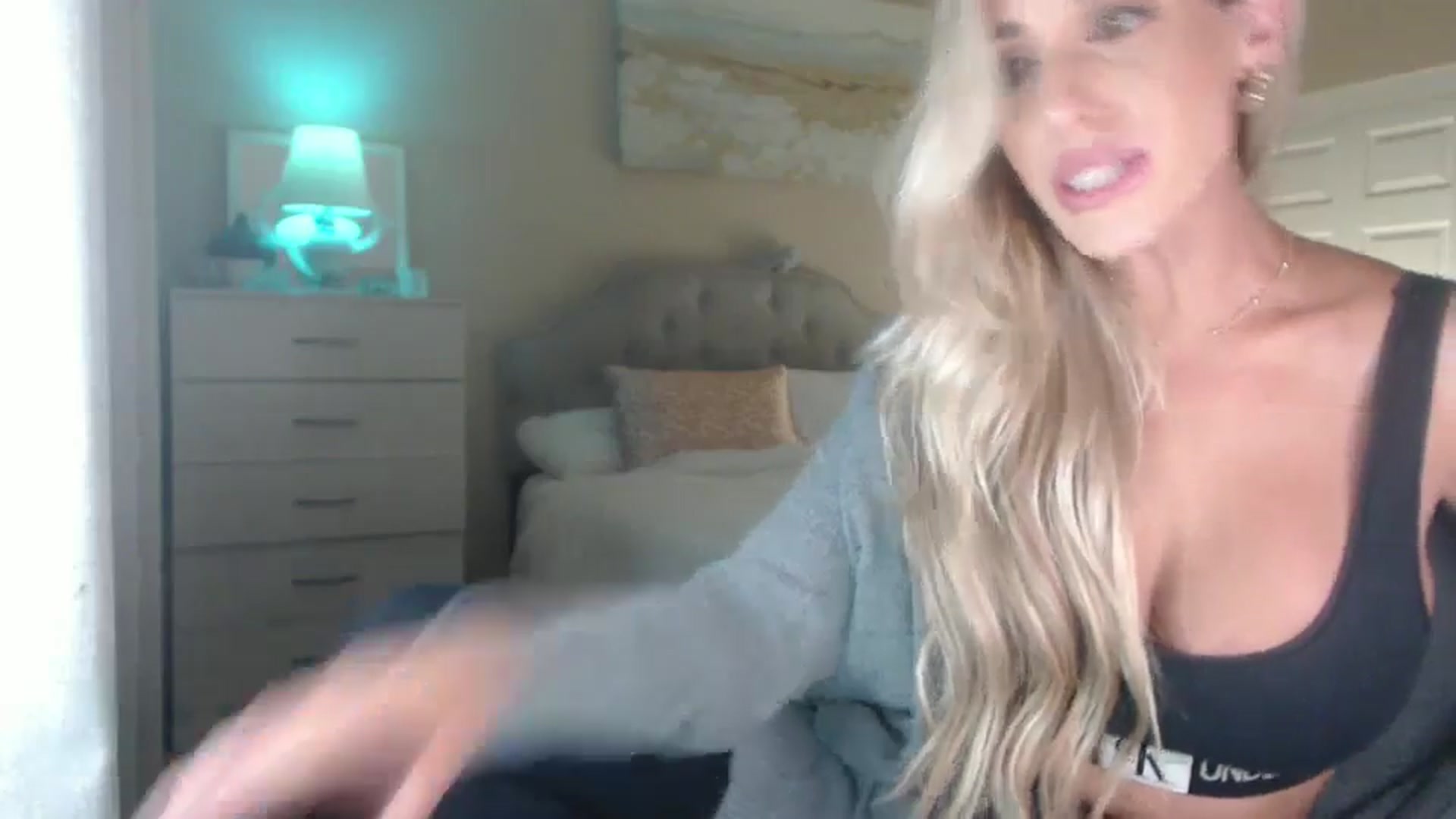 Gallery image thumbnail from Queen_bambii's myfreecams stream on, 09/13/2024, 05:27 image 12 of 20