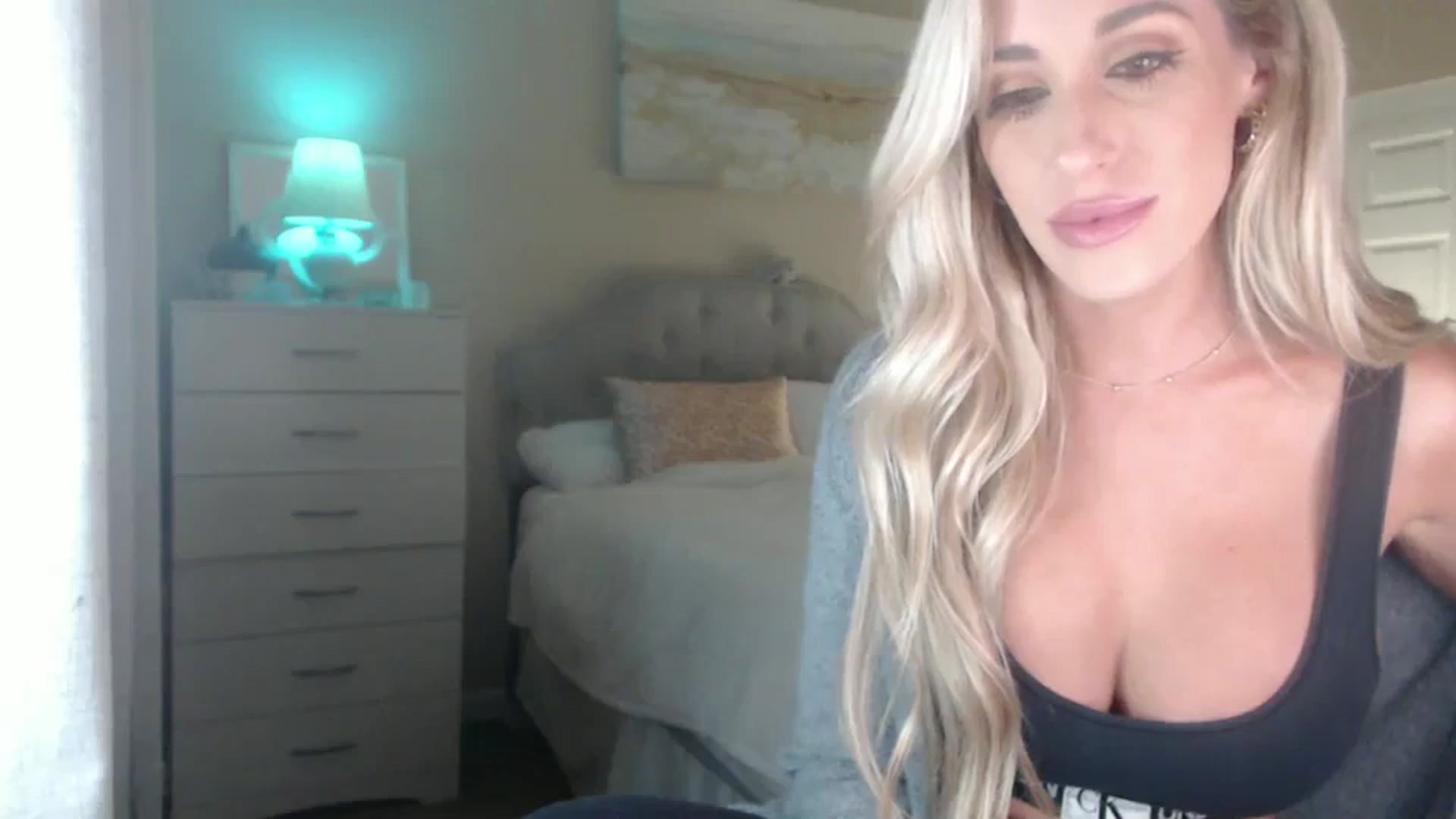 Gallery image thumbnail from Queen_bambii's myfreecams stream on, 09/13/2024, 05:27 image 10 of 20