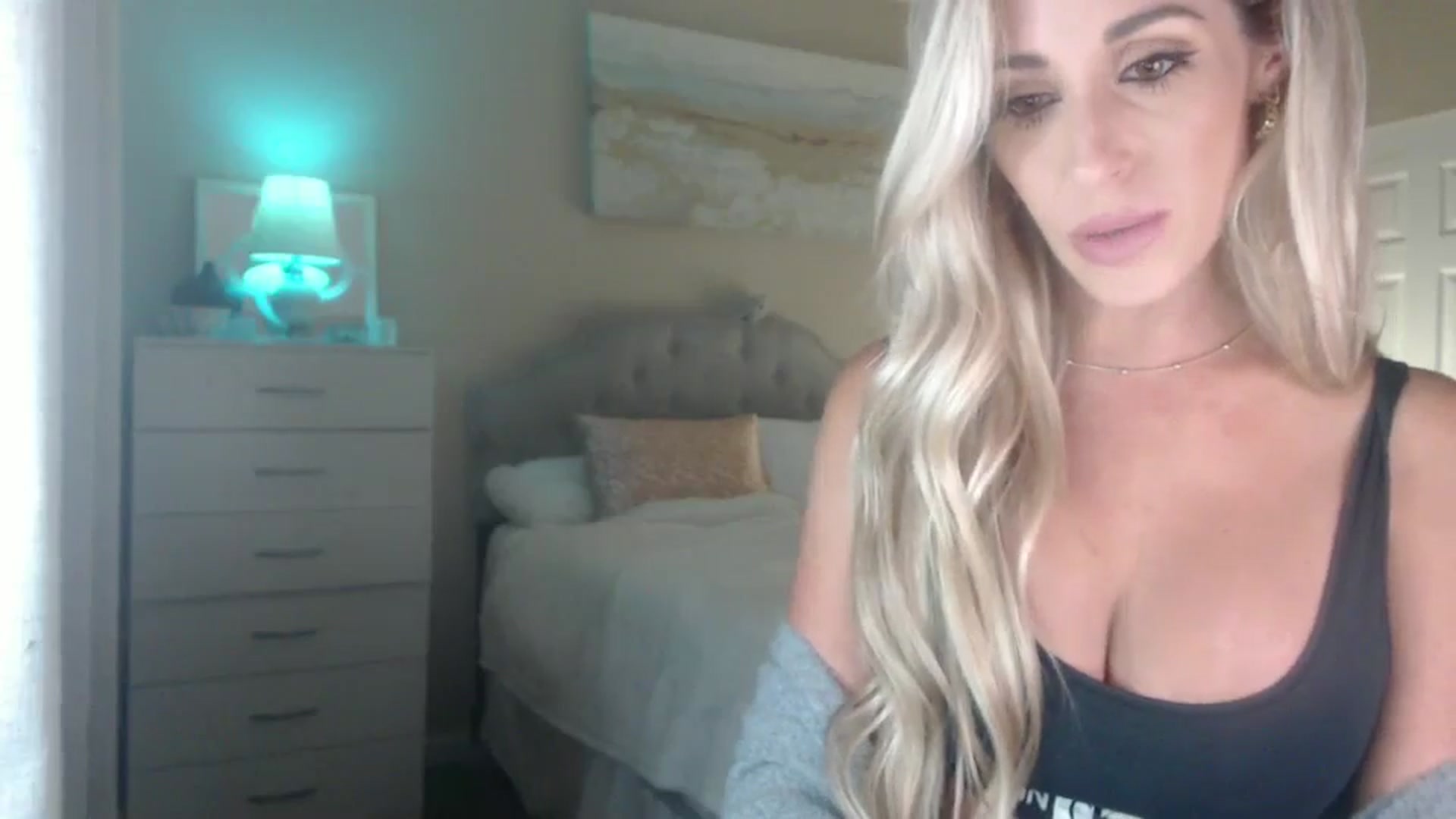 Gallery image thumbnail from Queen_bambii's myfreecams stream on, 09/13/2024, 05:51 image 6 of 20